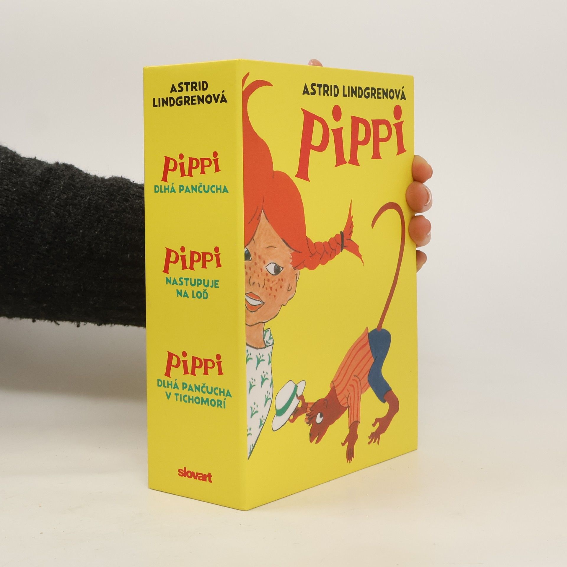 Astrid Lindgrenová Pippi dlhá pančucha. Pippi nastupuje na loď. Pippi dlhá pančucha v tichomorí
