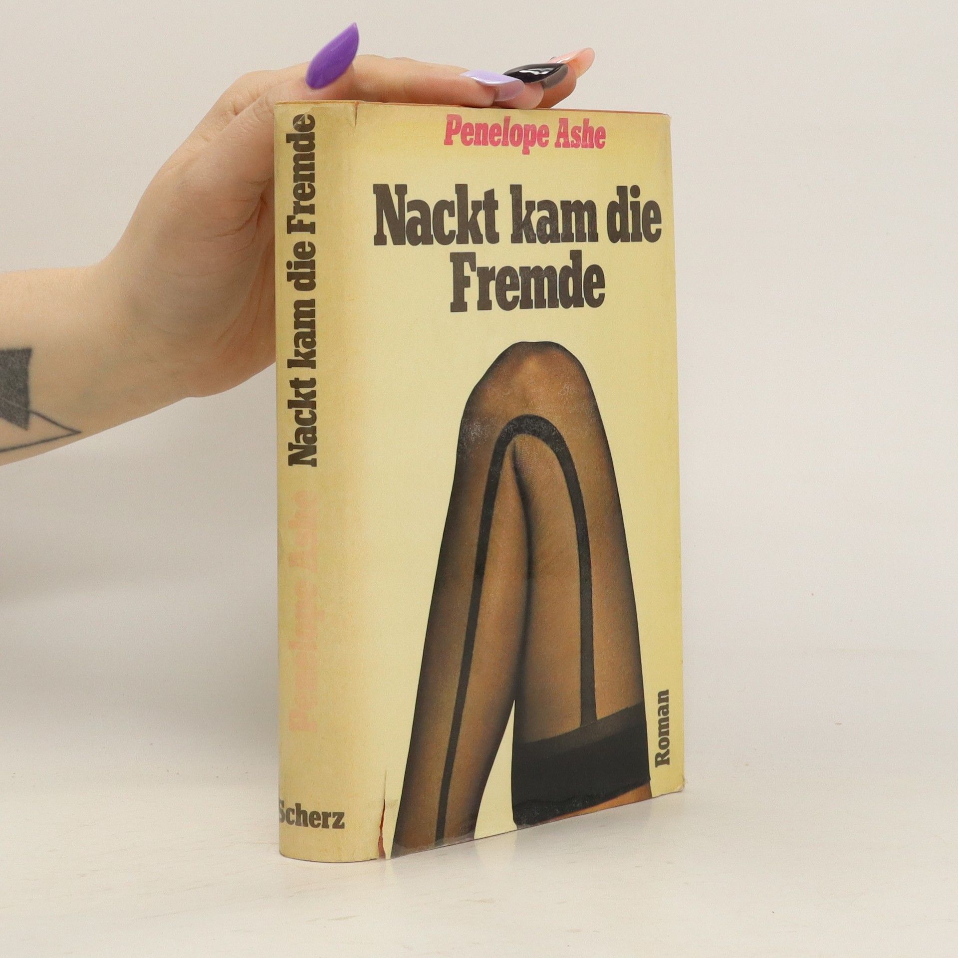 Nackt kam die Fremde