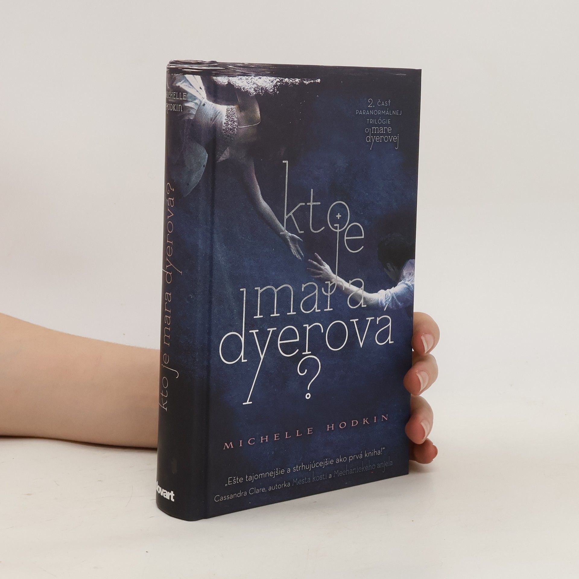 Michelle Hodkin Kto je Mara Dyerová?