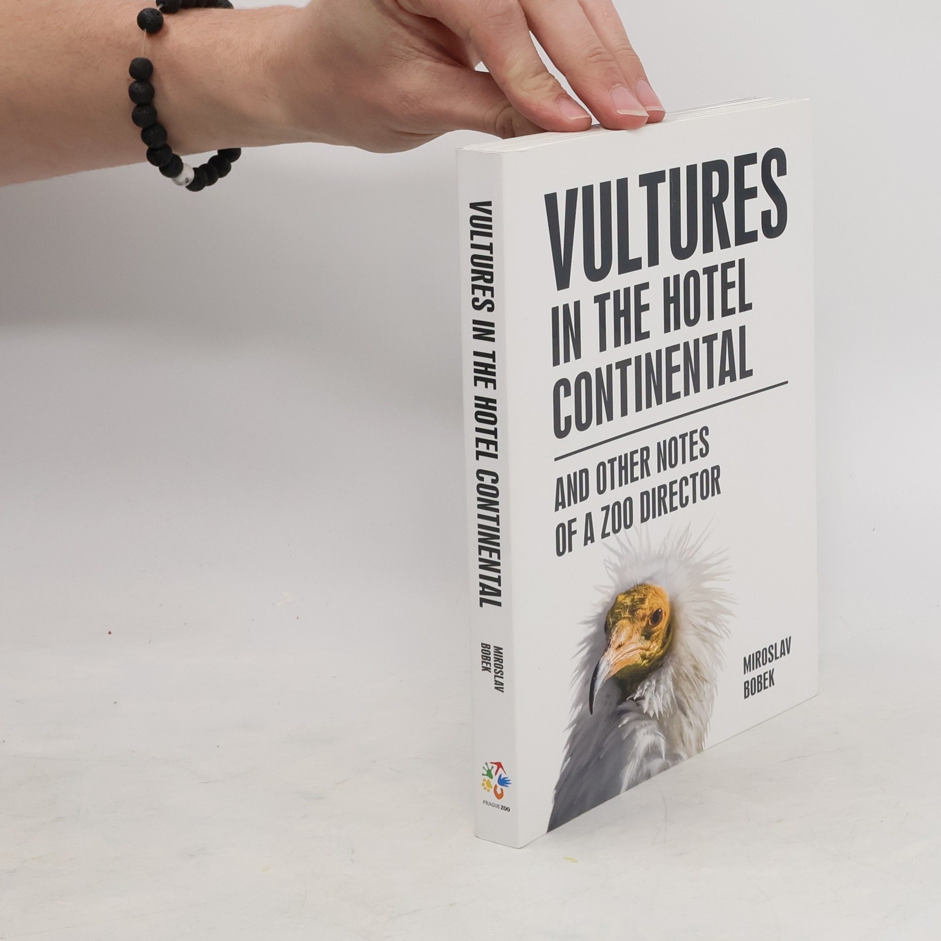 Miroslav Bobek Vultures in the hotel Continental and other notes of a zoo director