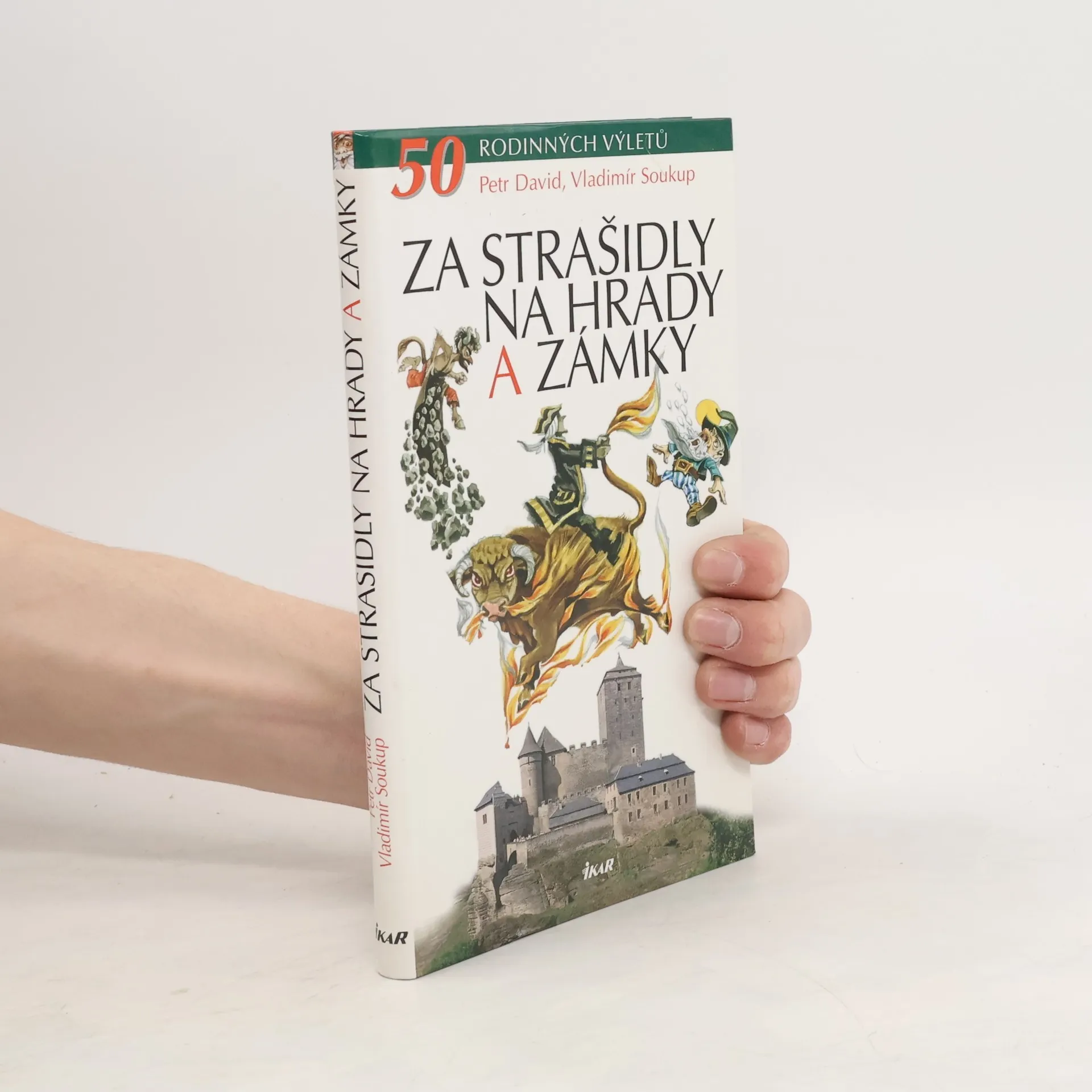 Za strašidly na hrady a zámky. 50 rodinných výletů | Book | Vladimír Soukup | CS