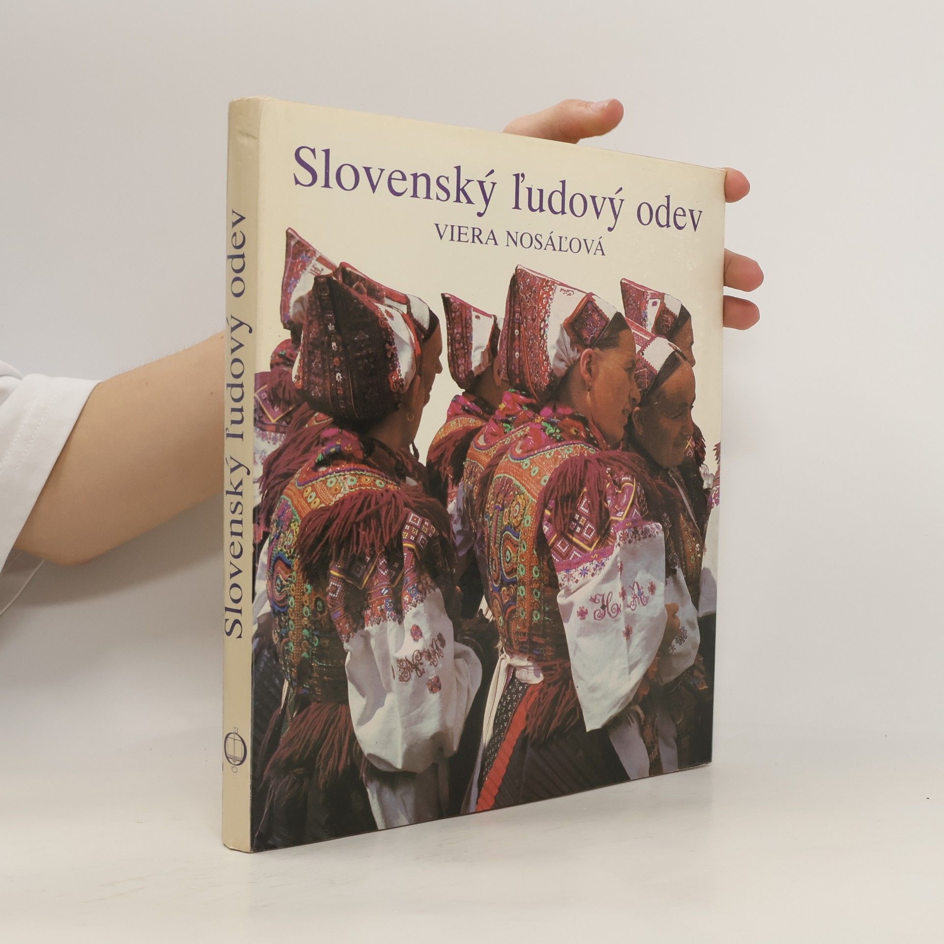 Viera Nosáľová Slovenský ľudový odev