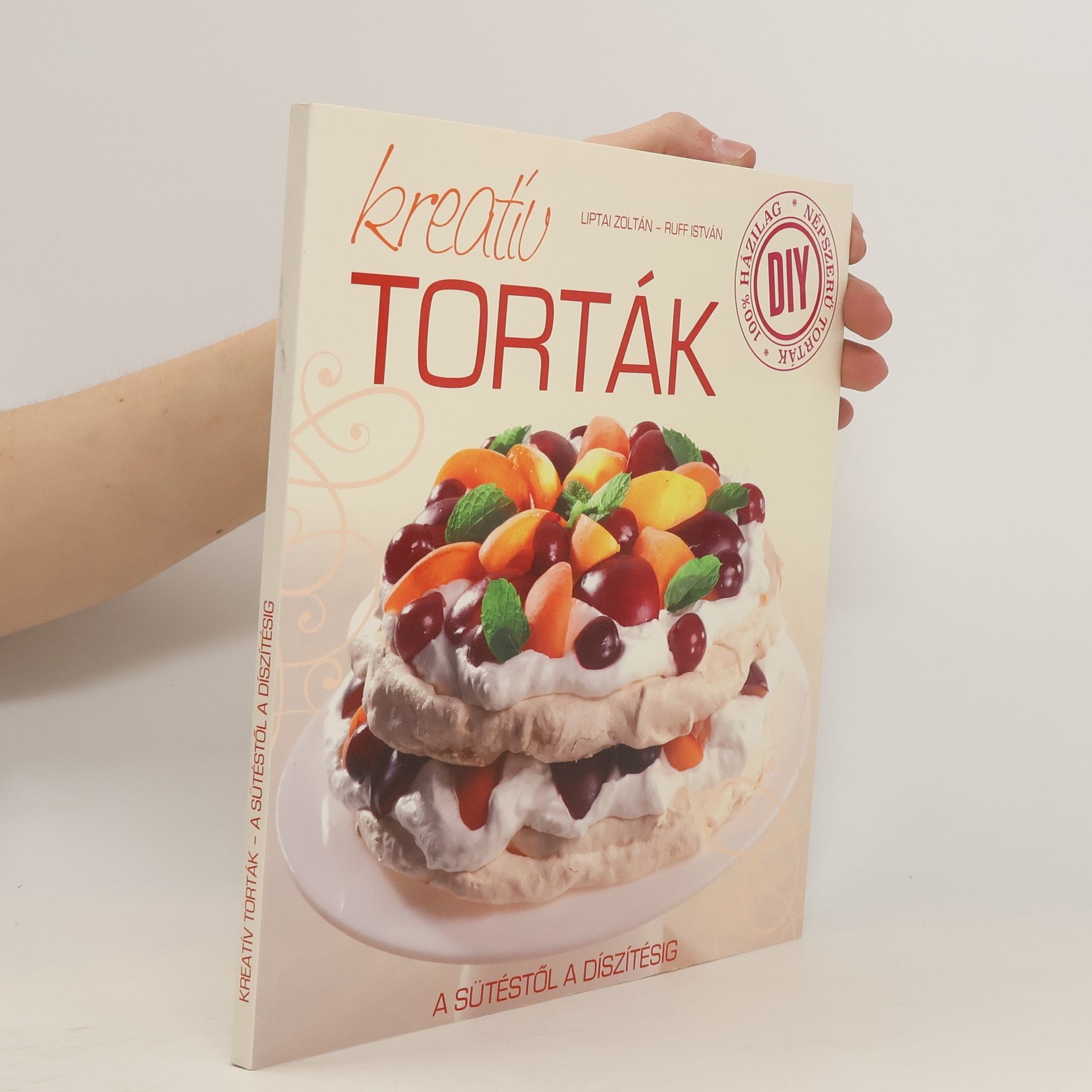Zoltán Liptai Kreatív Torták a Sütéstöl a Díszítésig