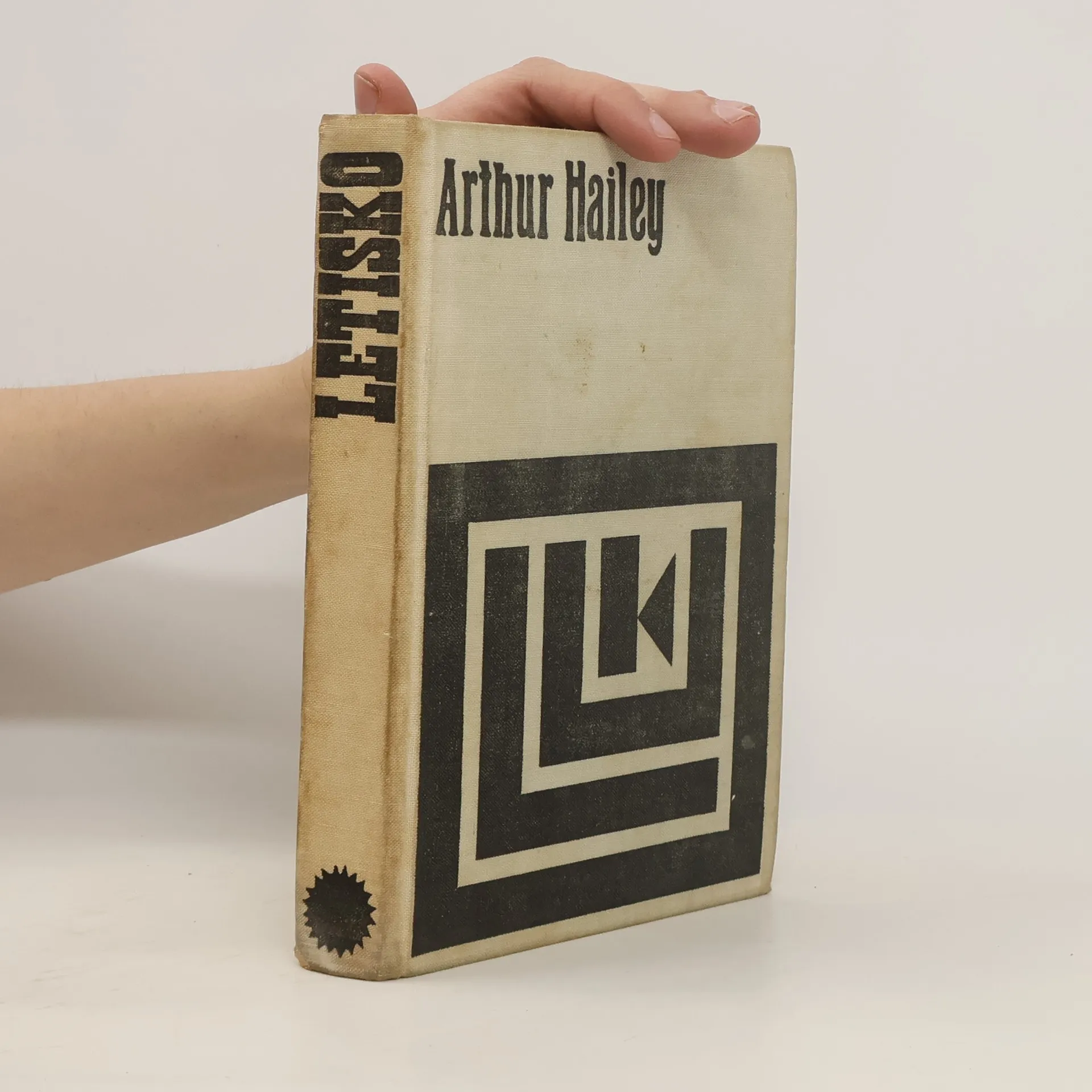 Letisko | Kniha | pevná | Arthur Hailey