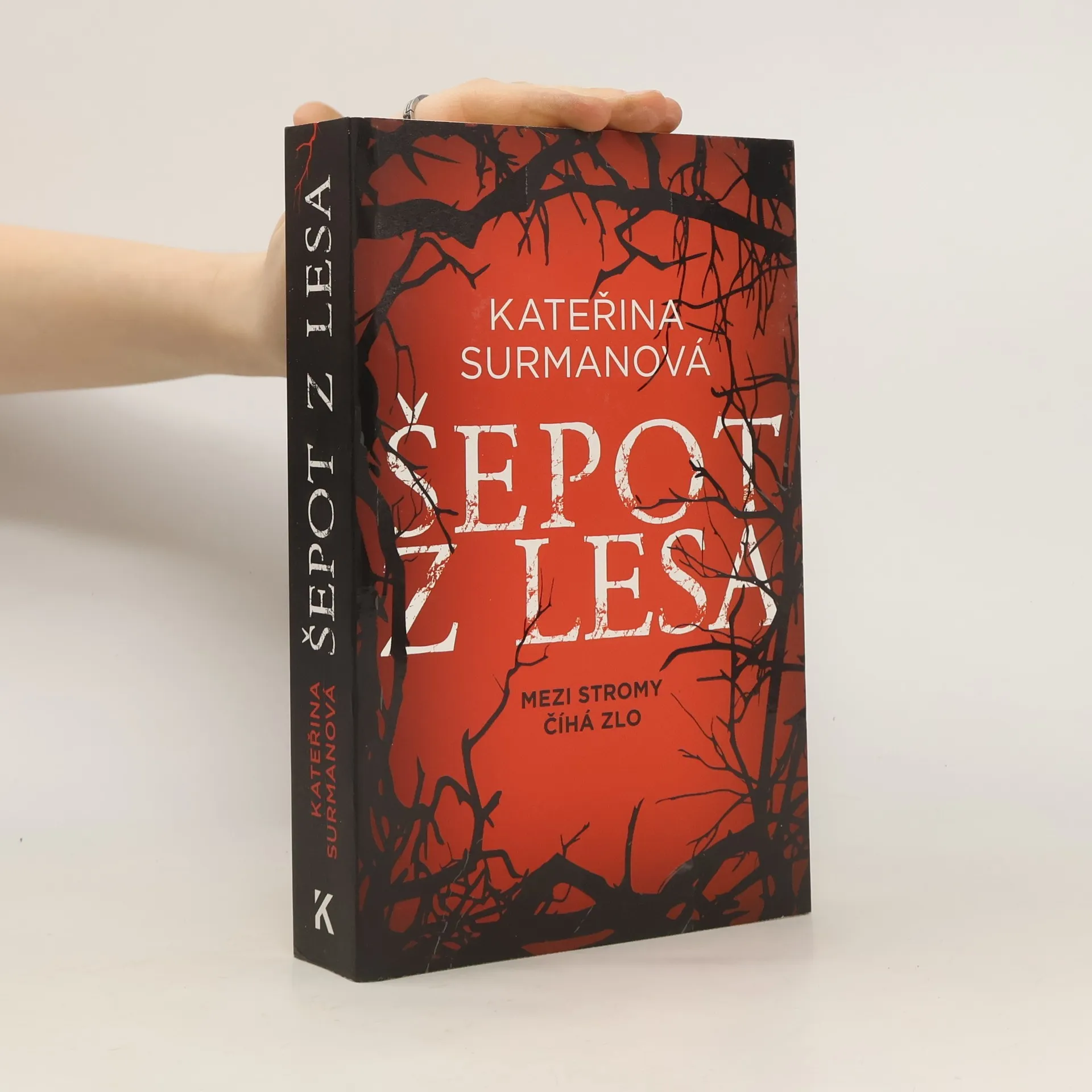 Šepot z lesa : mezi stromy číhá zlo | Kniha | měkká | Kateřina Surmanová