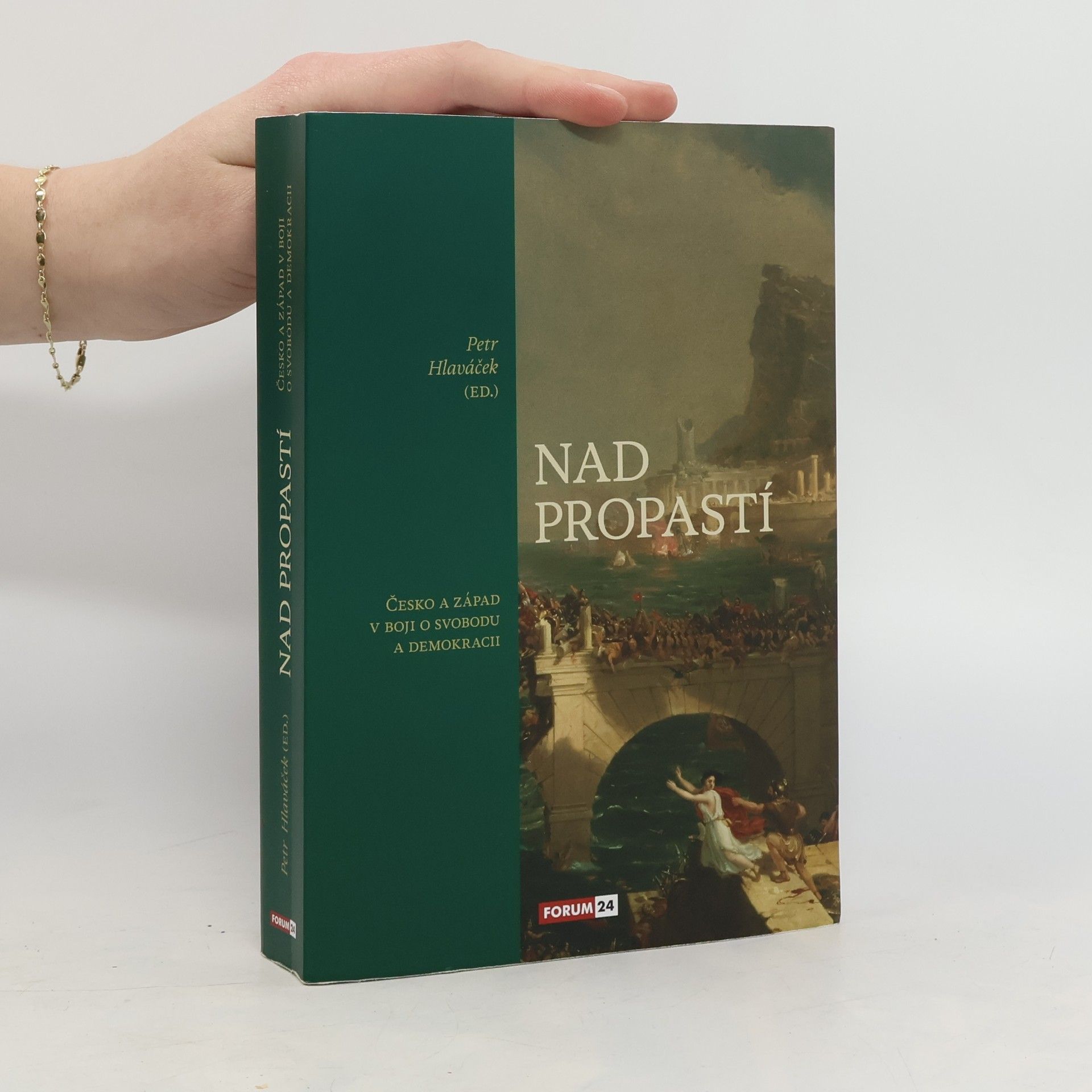 Petr Hlaváček Nad propastí: Česko a Západ v boji o svobodu a demokracii