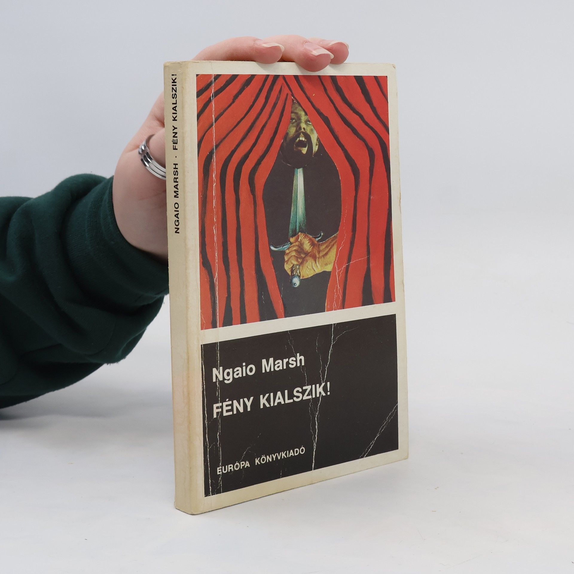 Ngaio Marsh Fény Kialszik!