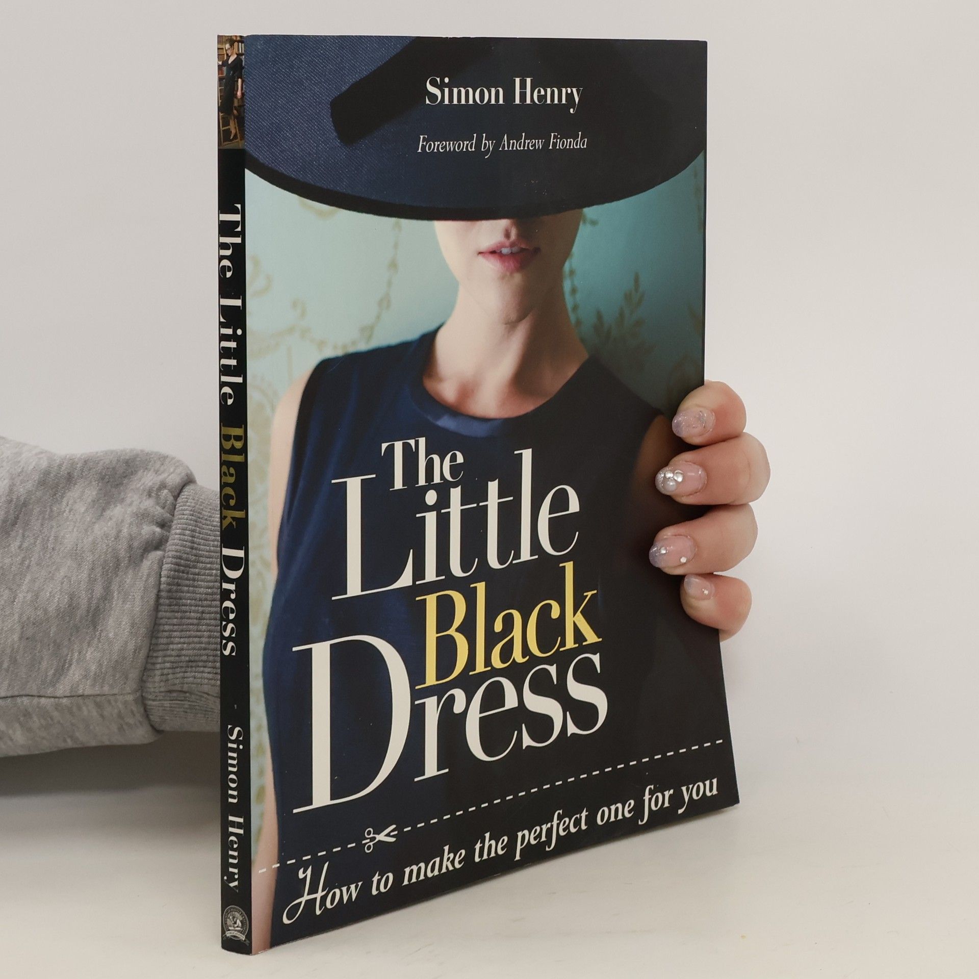 Simon Henry The little black dress : how to make the perfect one for you