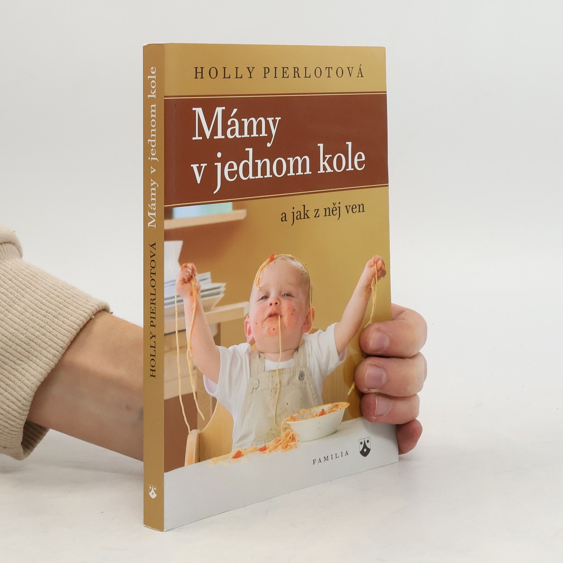 Holly Pierlot Mámy v jednom kole