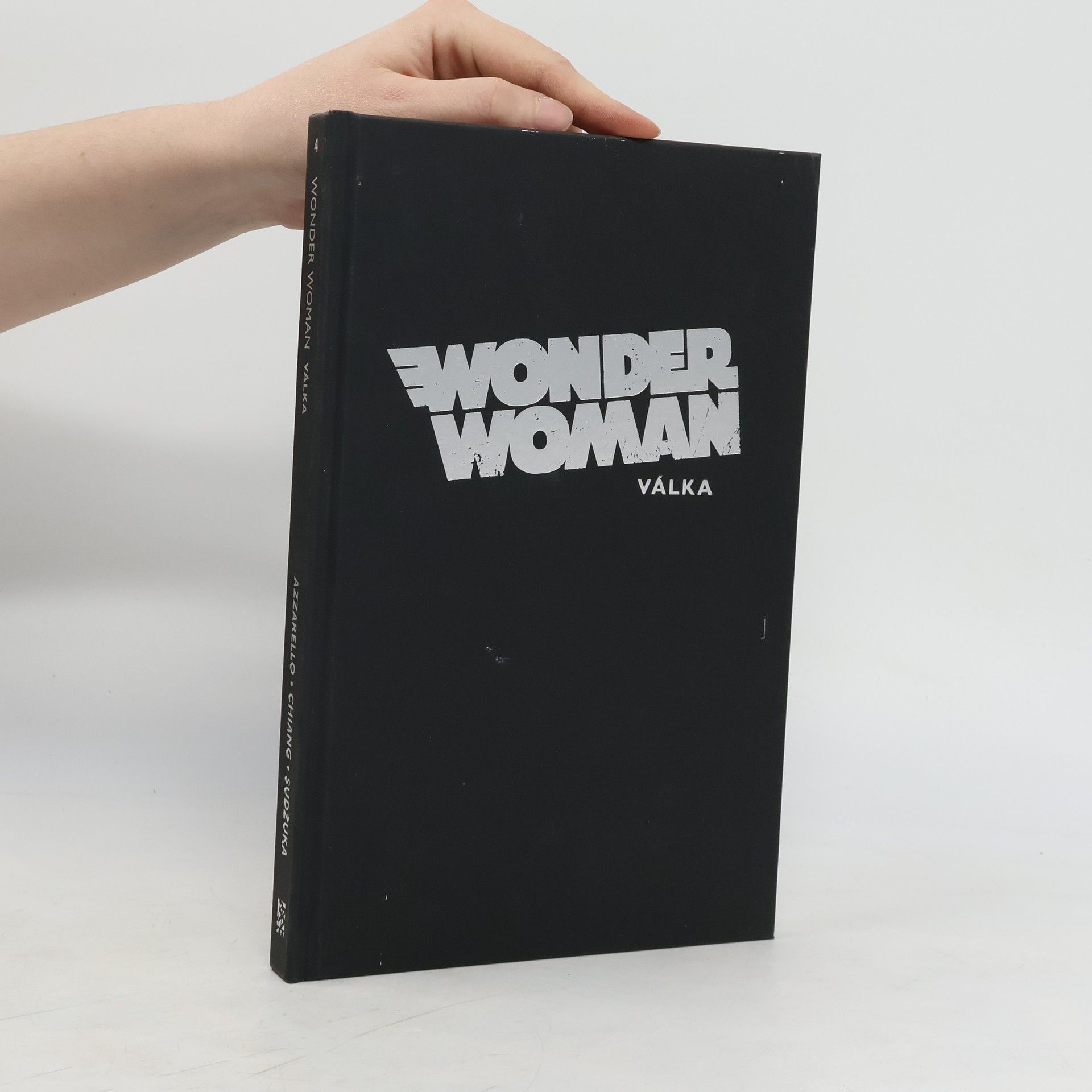 Brian Azzarello Wonder Woman. Kniha čtvrtá, Válka