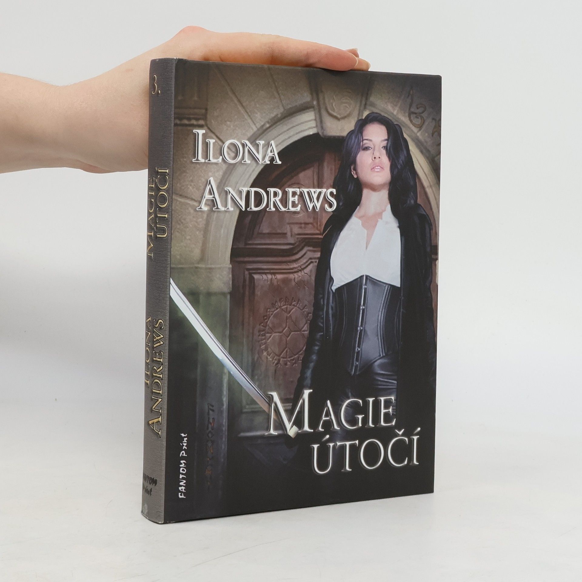 Ilona Andrews Magie útočí