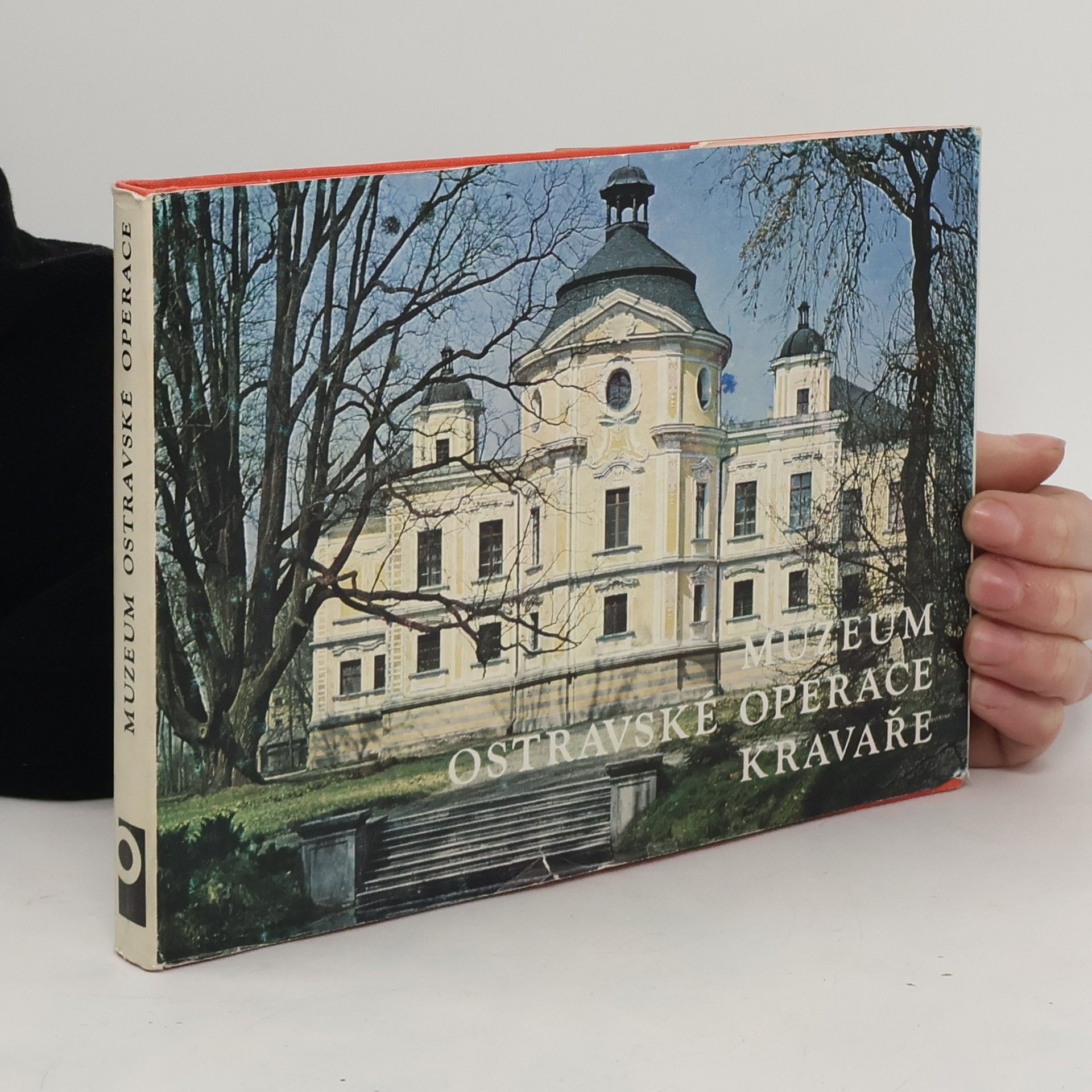 Alfons Březina Muzeum Ostravské operace : Zámek Kravaře ve Slezsku
