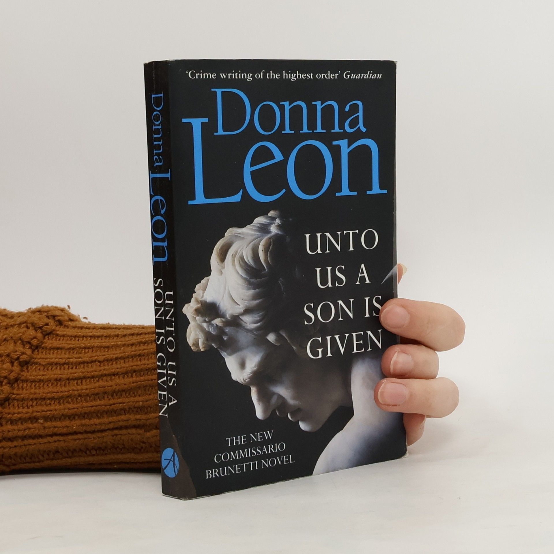 Donna Leon Unto us a son is given