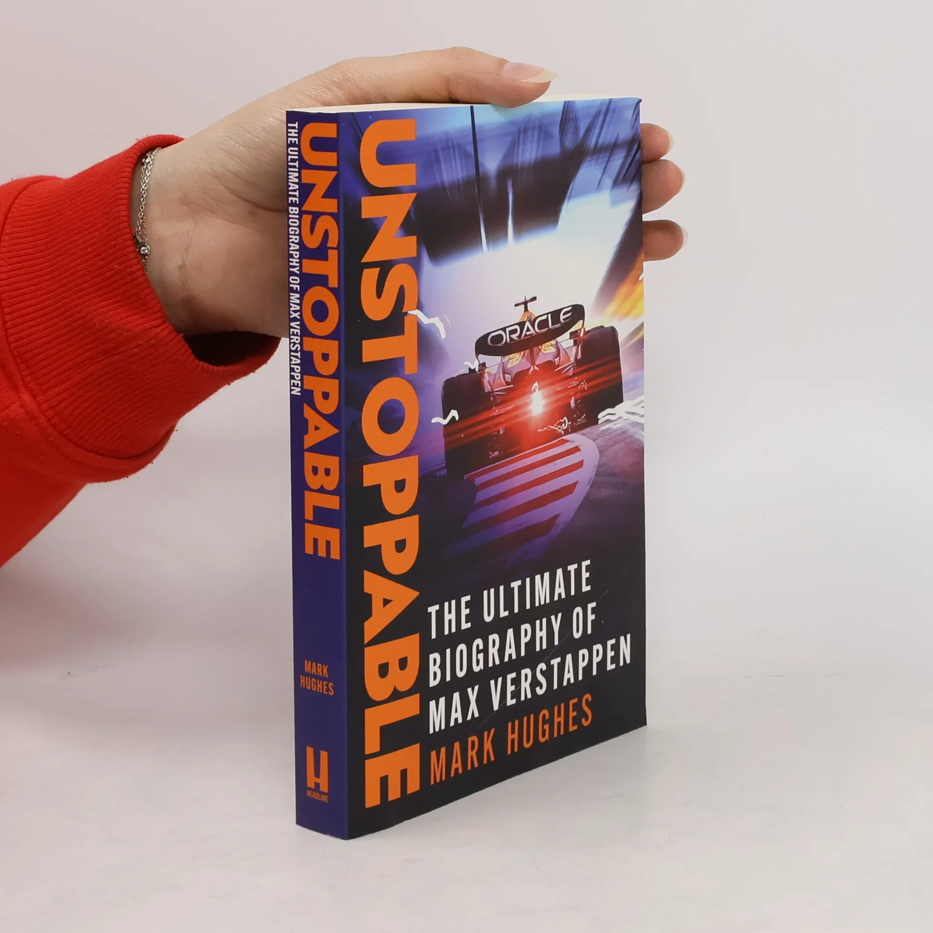 Unstoppable: The Ultimate Biography of Three-Time F1 World Champion Max Verstappen | Kniha | mäkká | Mark Hughes | EN