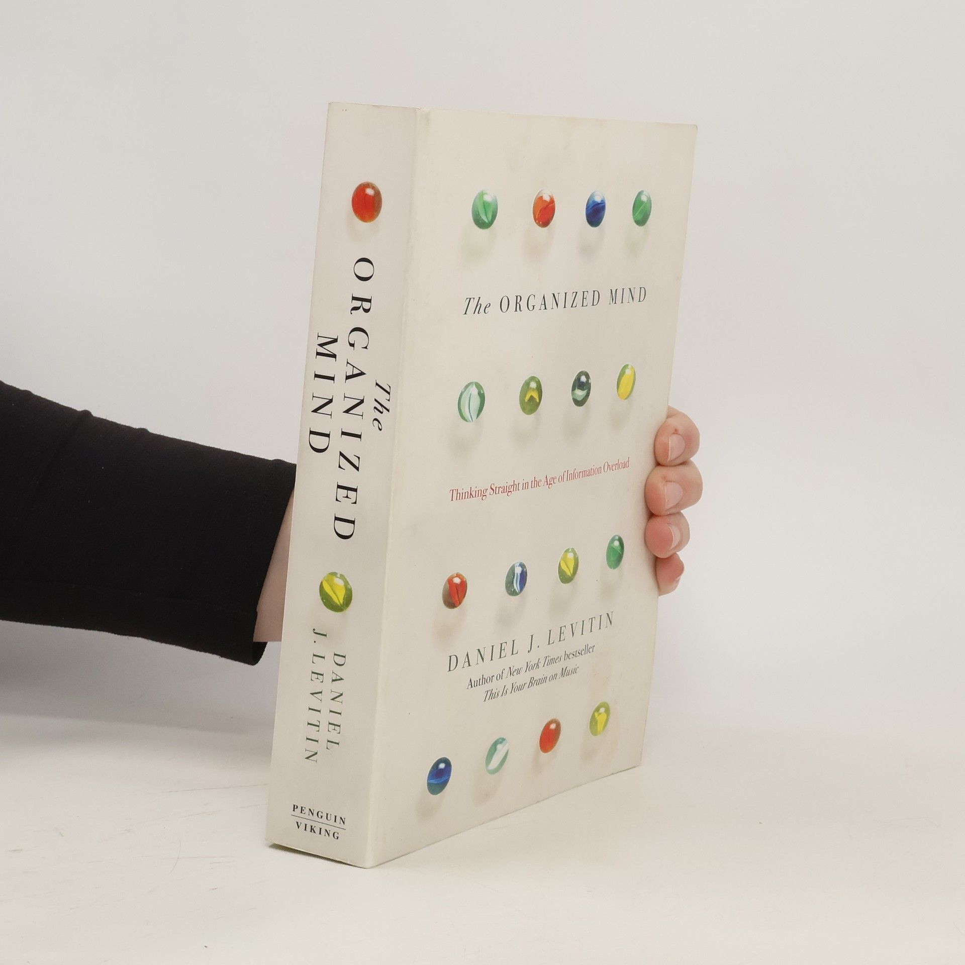 Daniel Levitin The organized mind. Thinking straight in the age of information overload