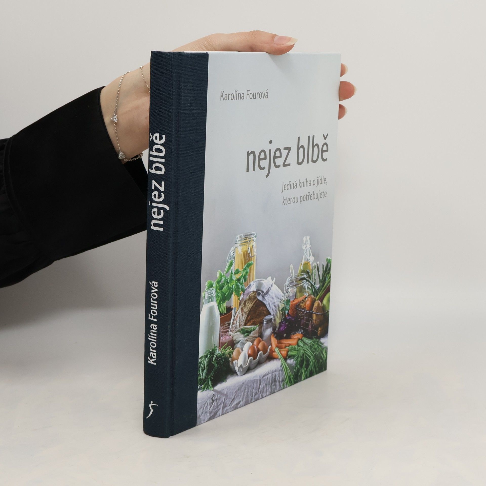 Karolína Fourová Nejez blbě : jediná kniha o jídle, kterou potřebujete