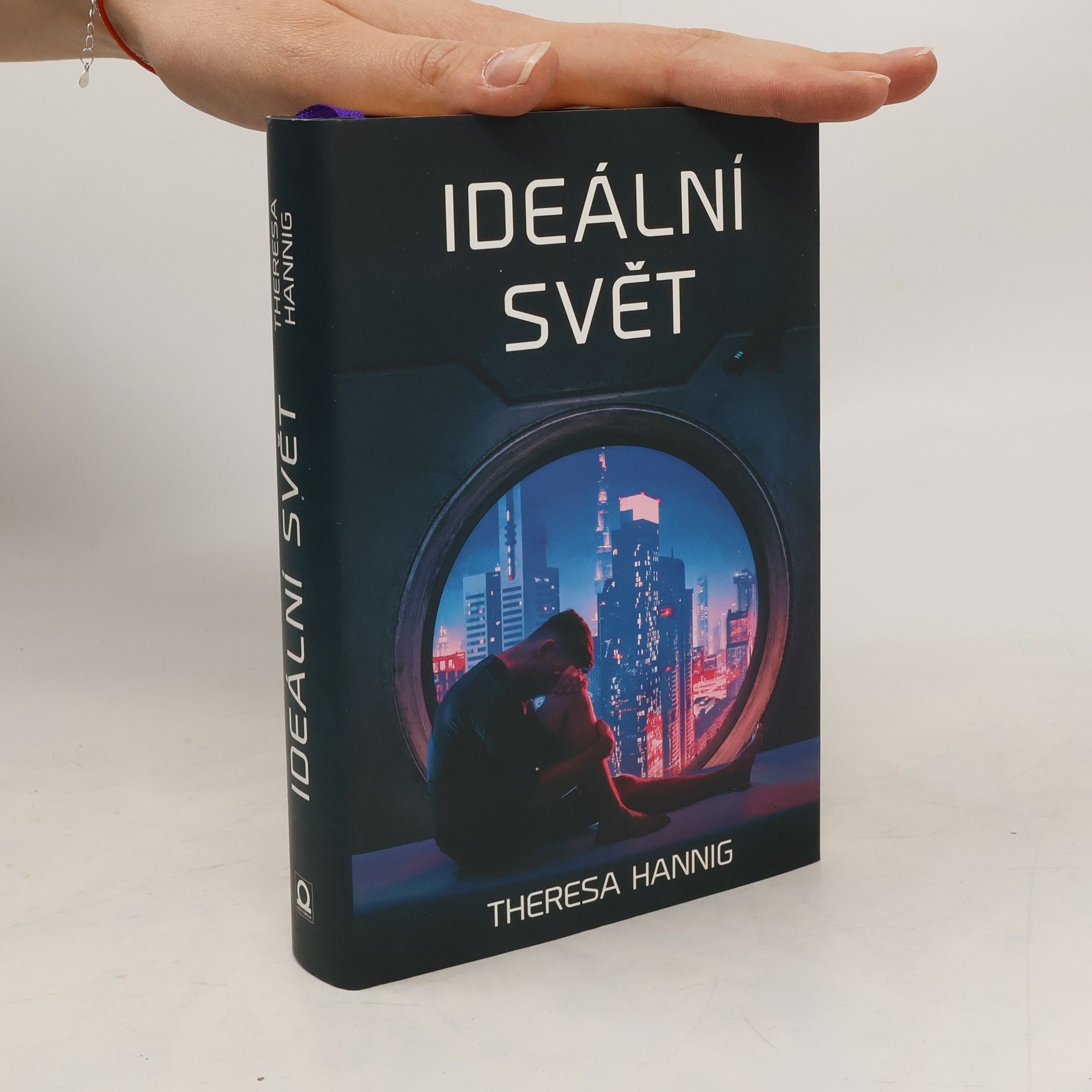 Theresa Hannig Ideální svět