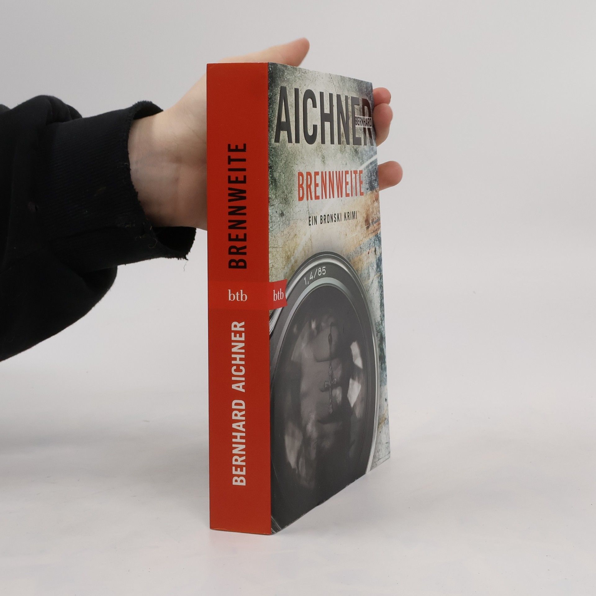 Bernhard Aichner Brennweite