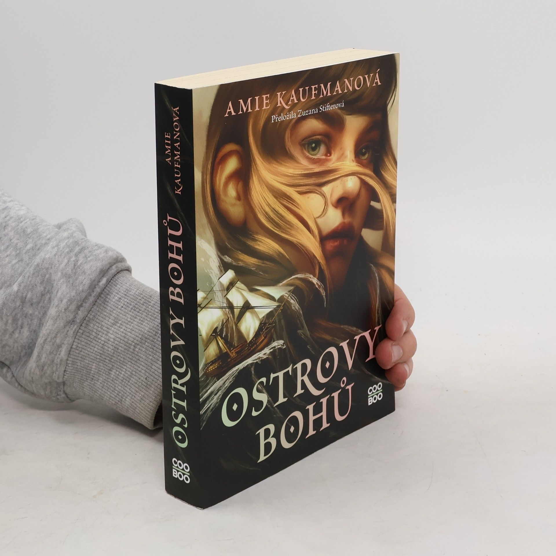 Amie Kaufman Ostrovy bohů