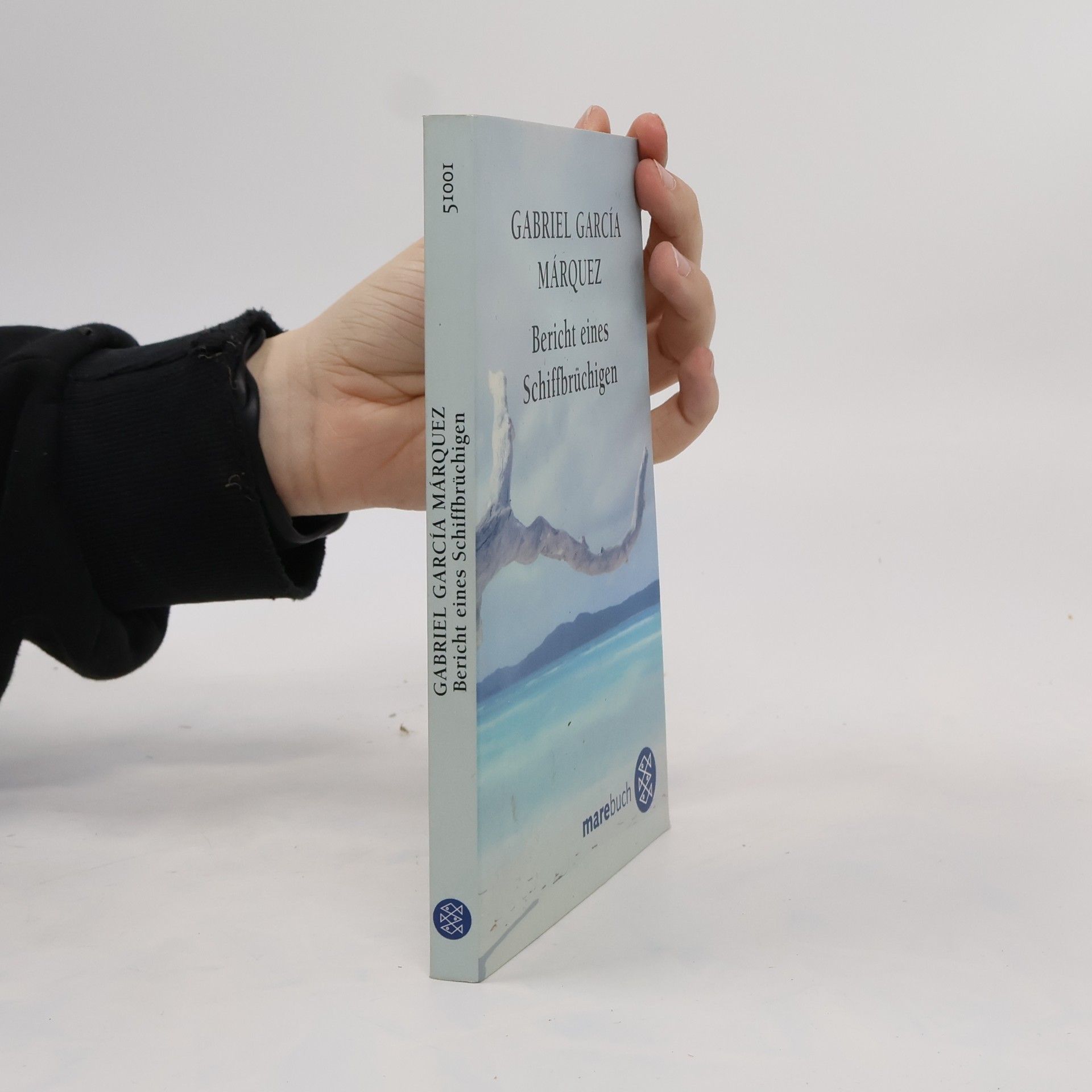 Gabriel García Márquez Bericht eines Schiffbrüchigen, der zehn Tage lang, ohne zu essen und zu trinken, auf einem Floß trieb, der zum Helden des Vaterlandes ausgerufen, von Schönheitsköniginnen geküßt, durch Werbung reich, gleich drauf durch die Regierung verwünscht und dann für immer vergessen wurde