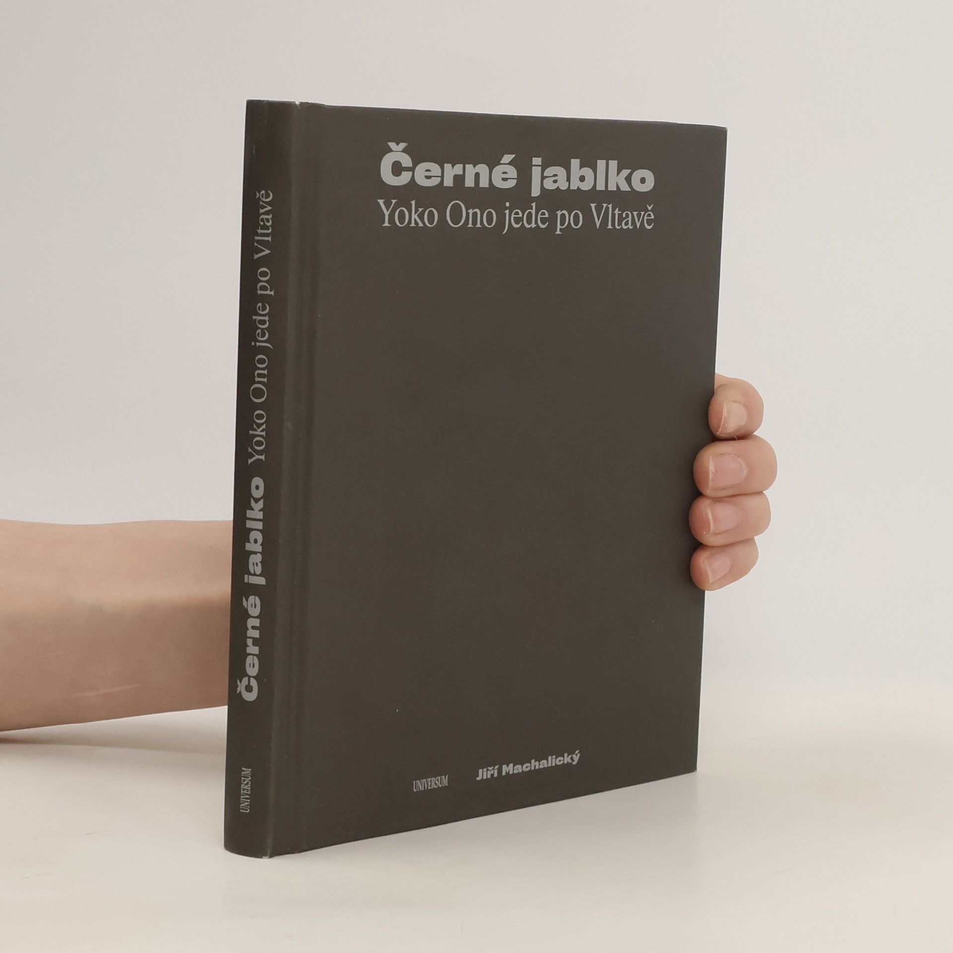 Jiří Machalický Černé jablko. Yoko Ono jede po Vltavě