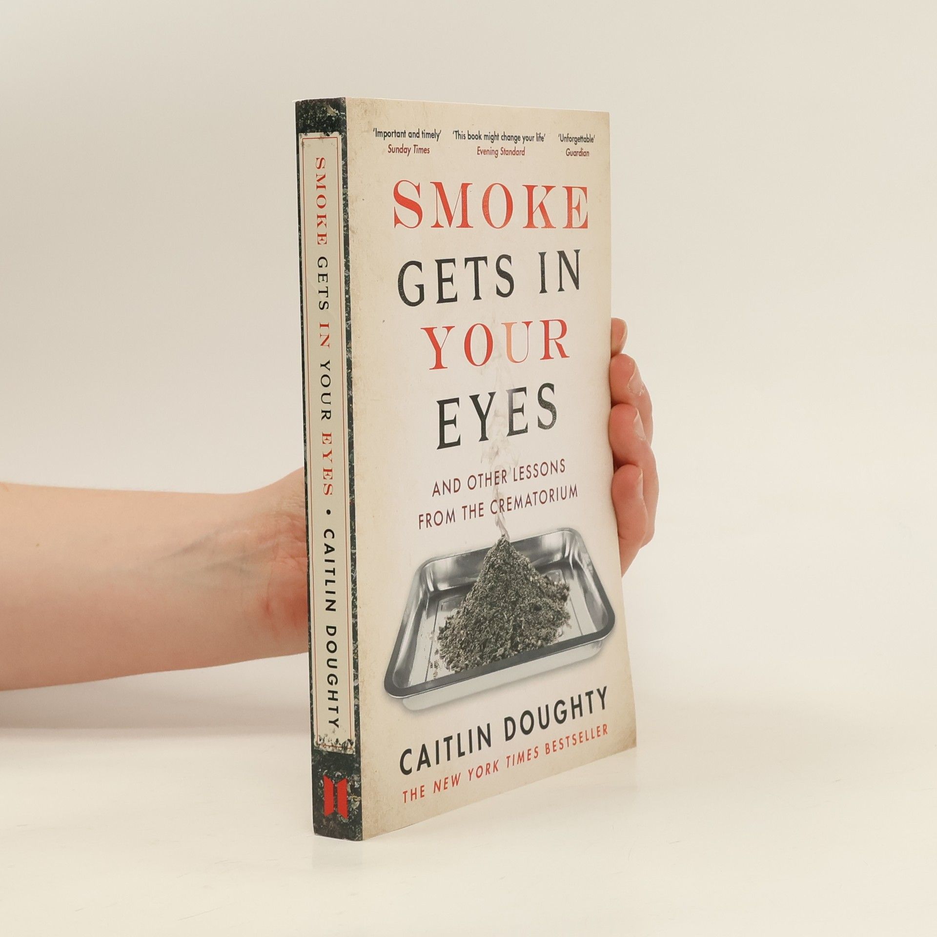 Caitlin Doughty Smoke gets in your eyes : and other lessons from the crematorium