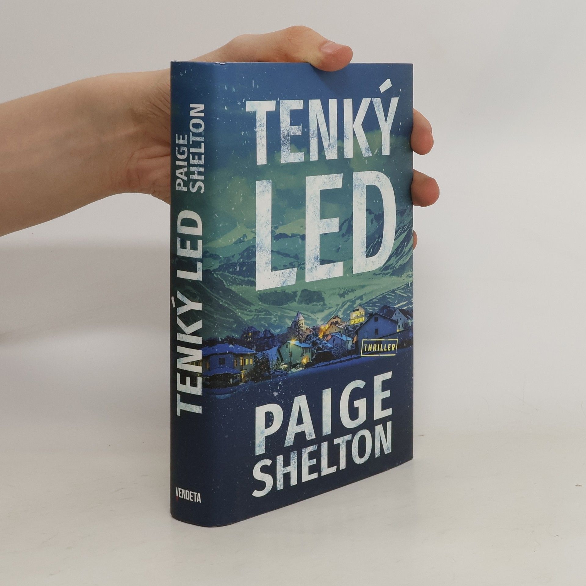 Paige Shelton Tenký led
