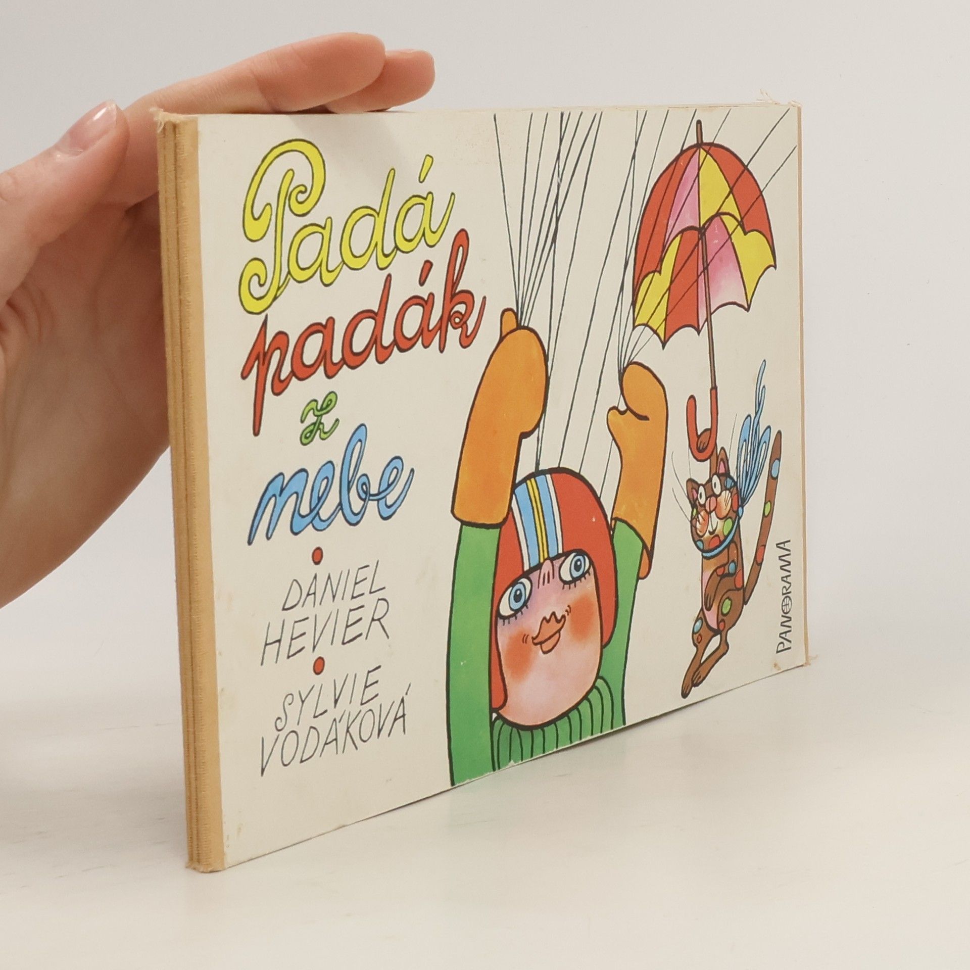 Daniel Hevier Padá padák z nebe