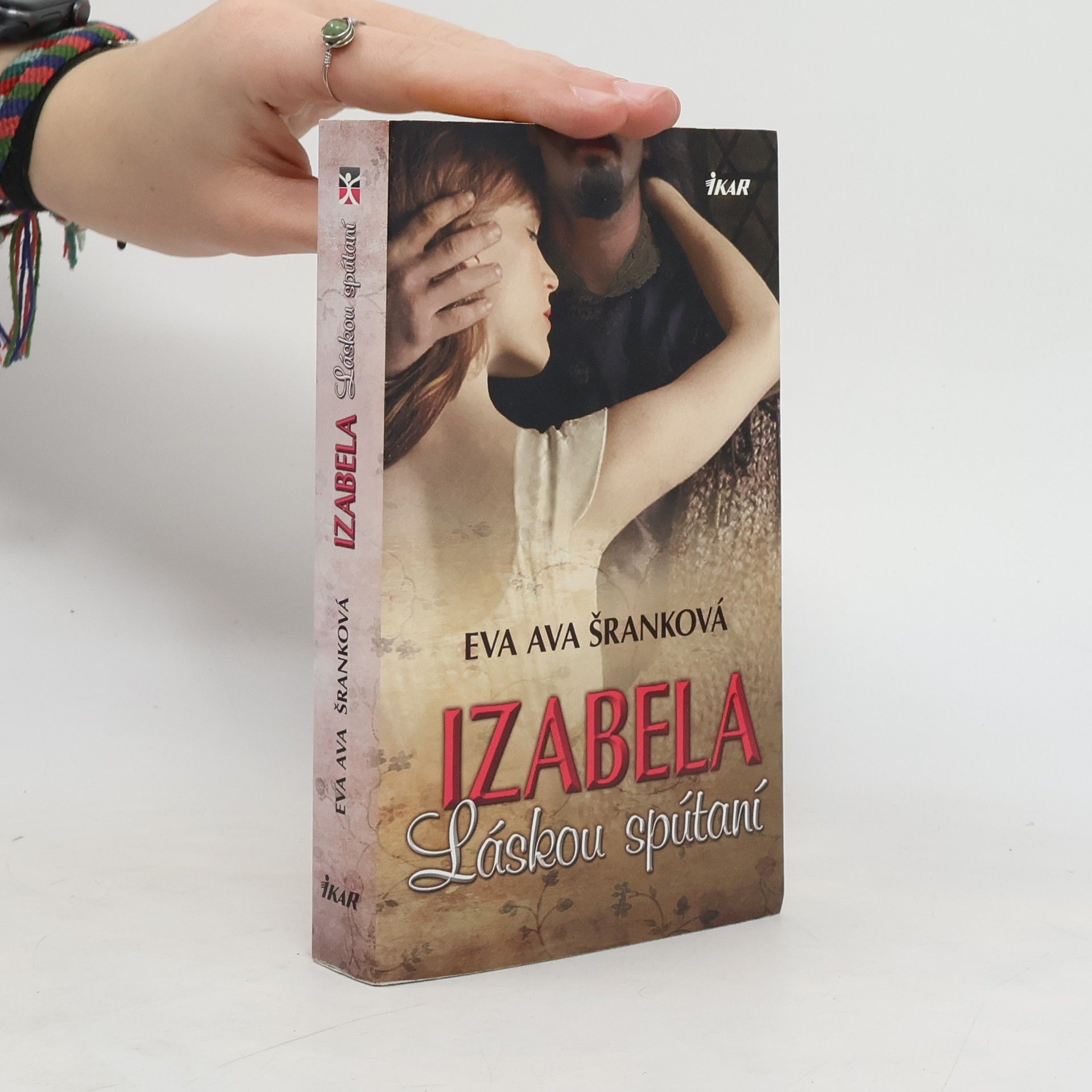 Eva Ava Šranková Izabela : láskou spútaní