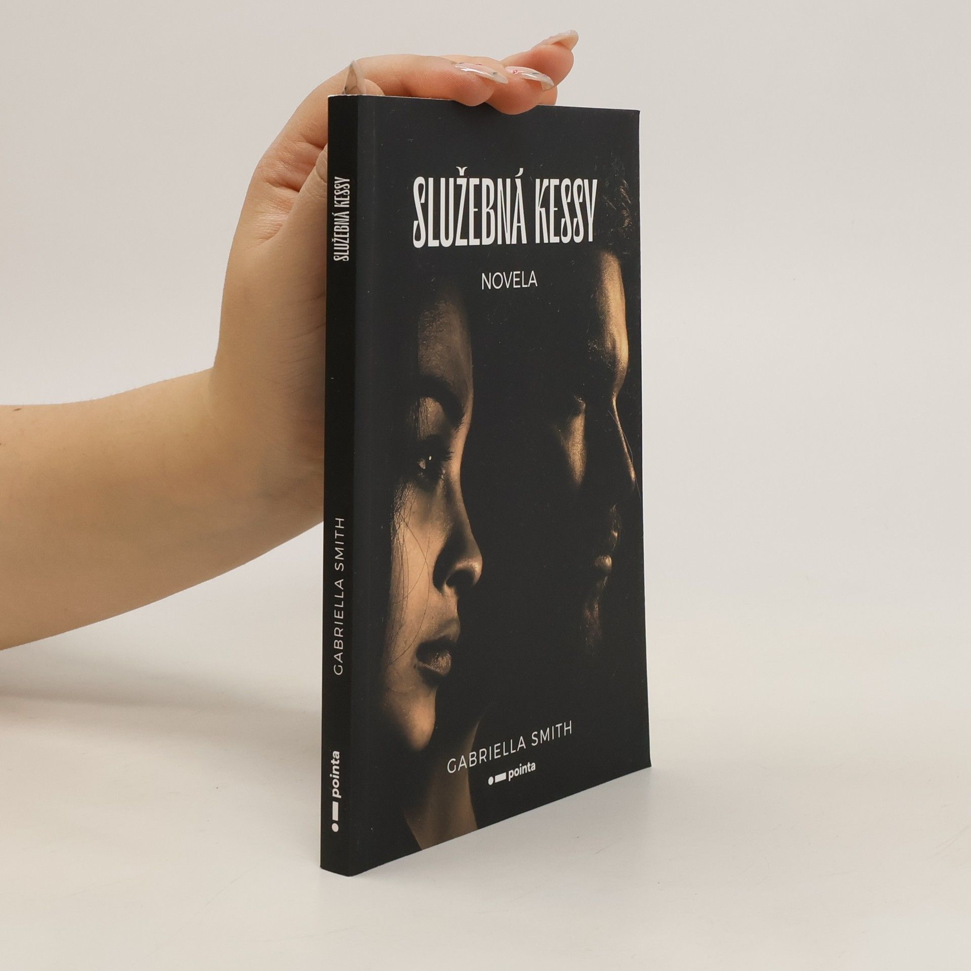 Gabriella Smith Služebná Kessy