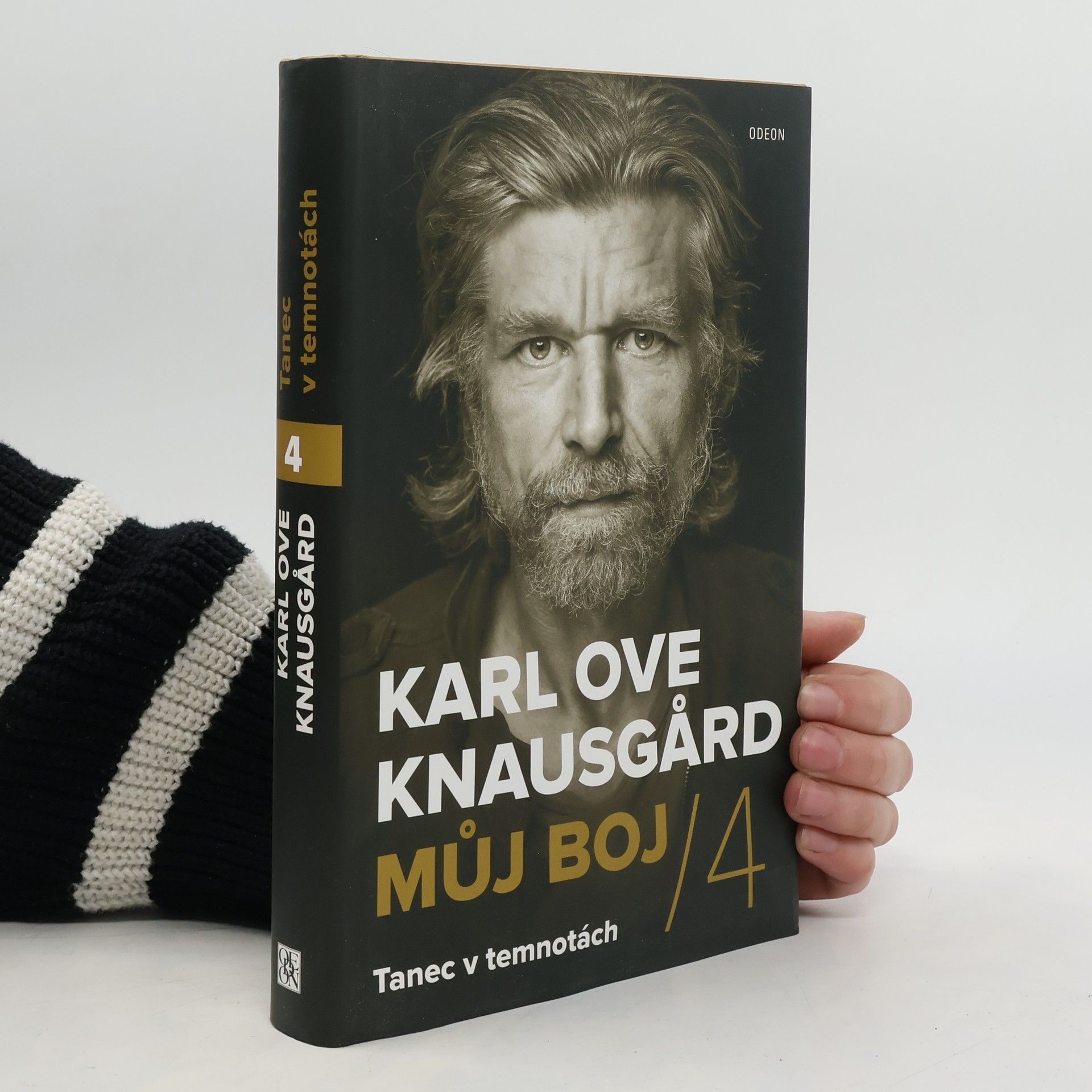 Karl Ove Knausgaard Můj boj. 4, Tanec v temnotách