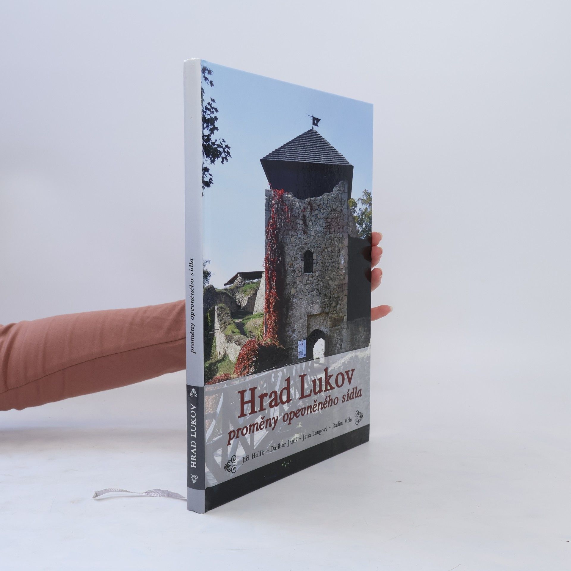 Jiří Holík Hrad Lukov : proměny opevněného sídla