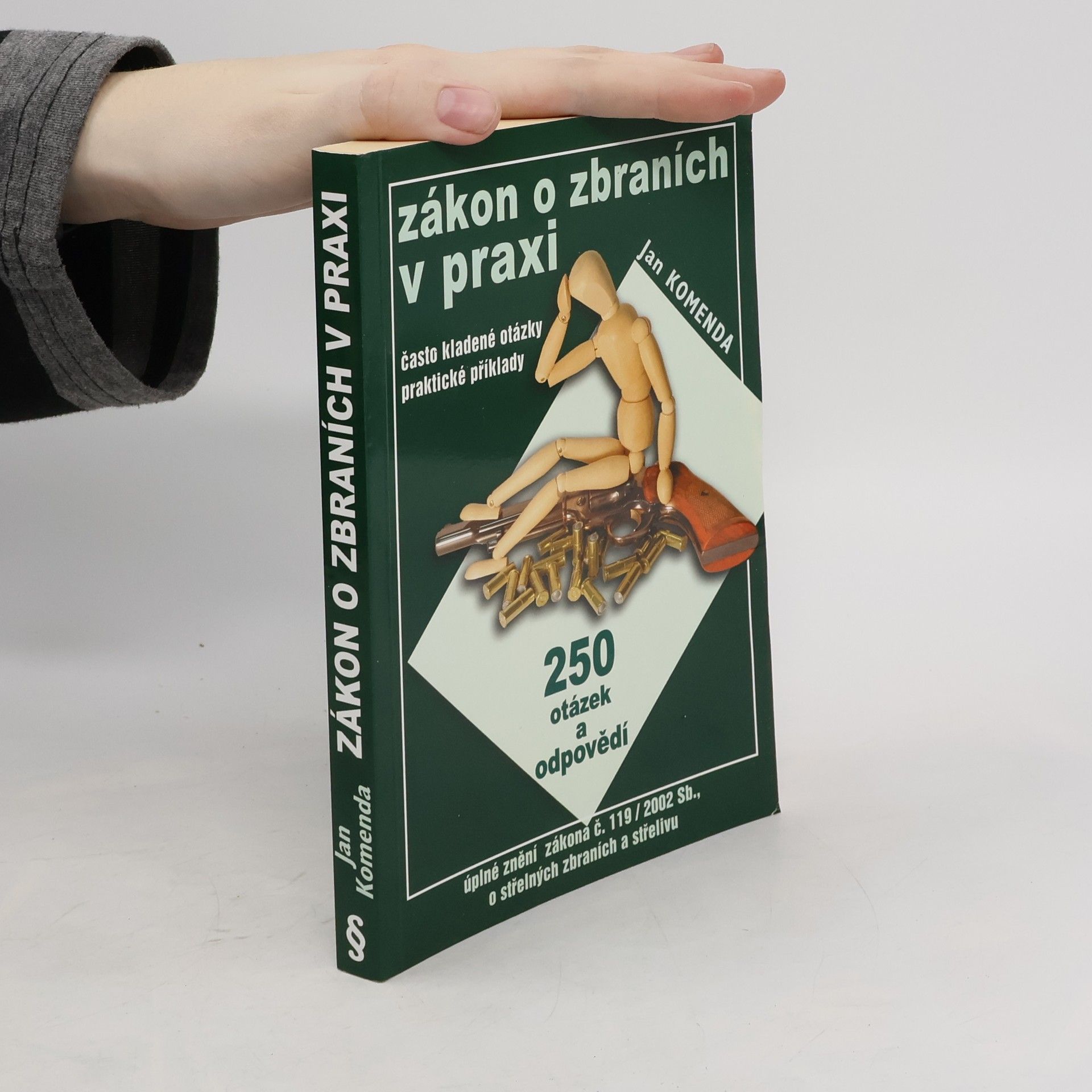 Jan Komenda Zákon o zbraních v praxi : 250 otázek a odpovědí (často kladené otázky, praktické příklady)