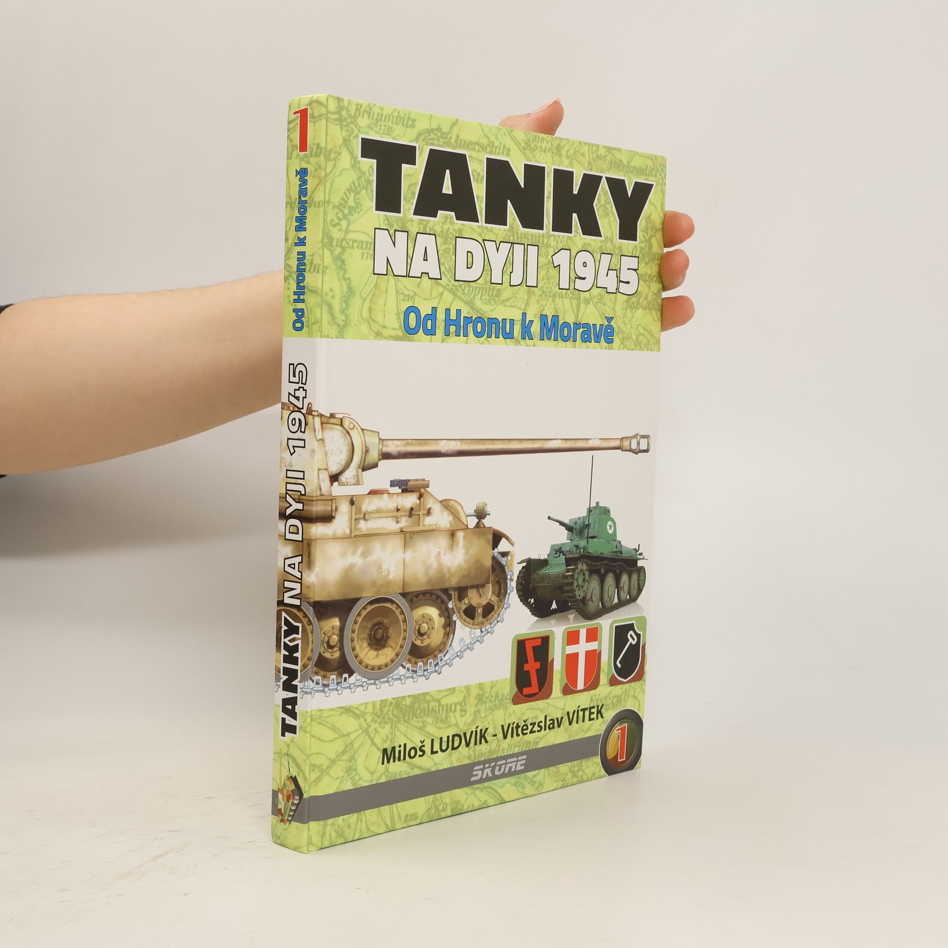 Vítězslav Vítek Tanky na Dyji 1945 1.: Od Hronu k Moravě
