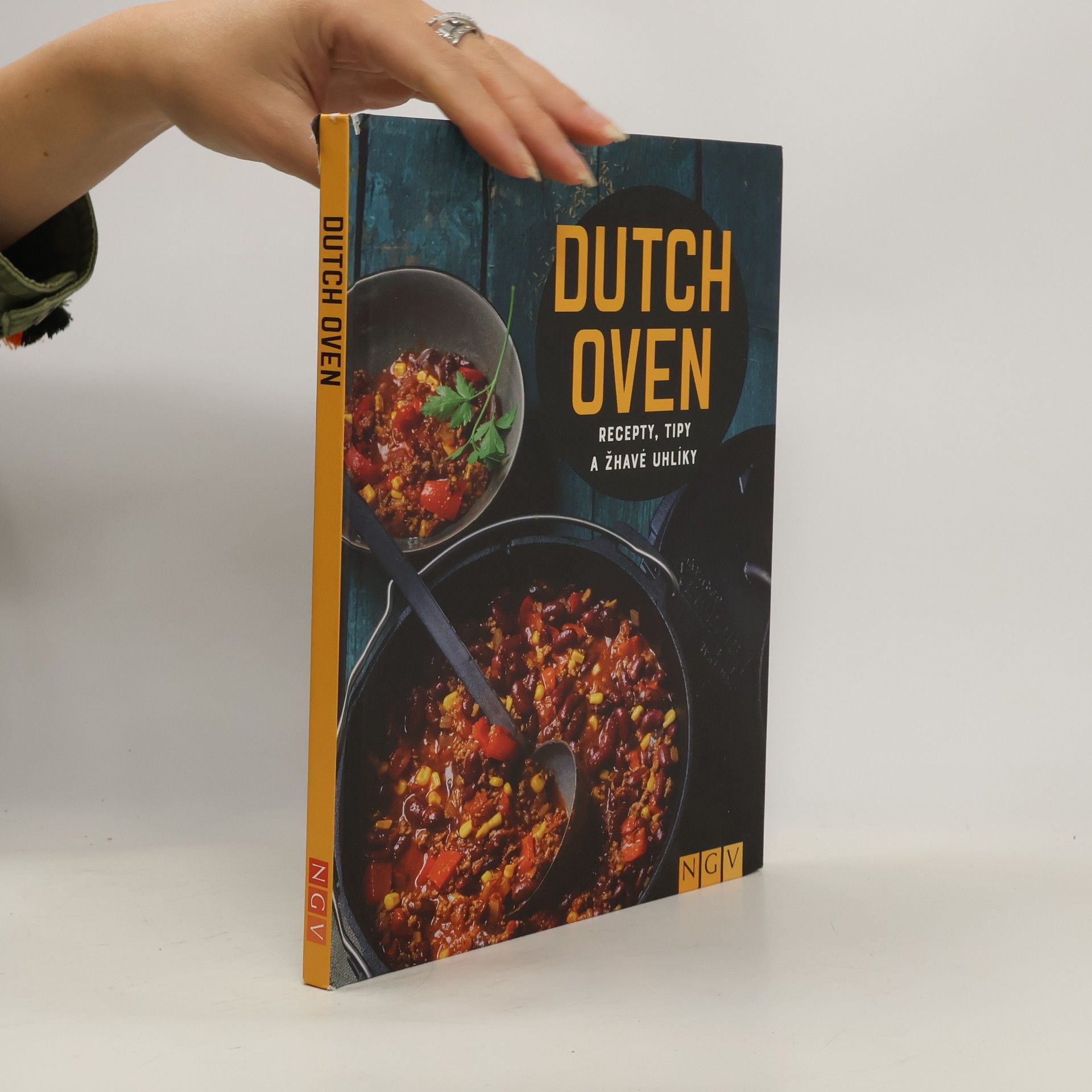 Collective Dutch Oven. Recepty, tipy a žhavé uhlíky
