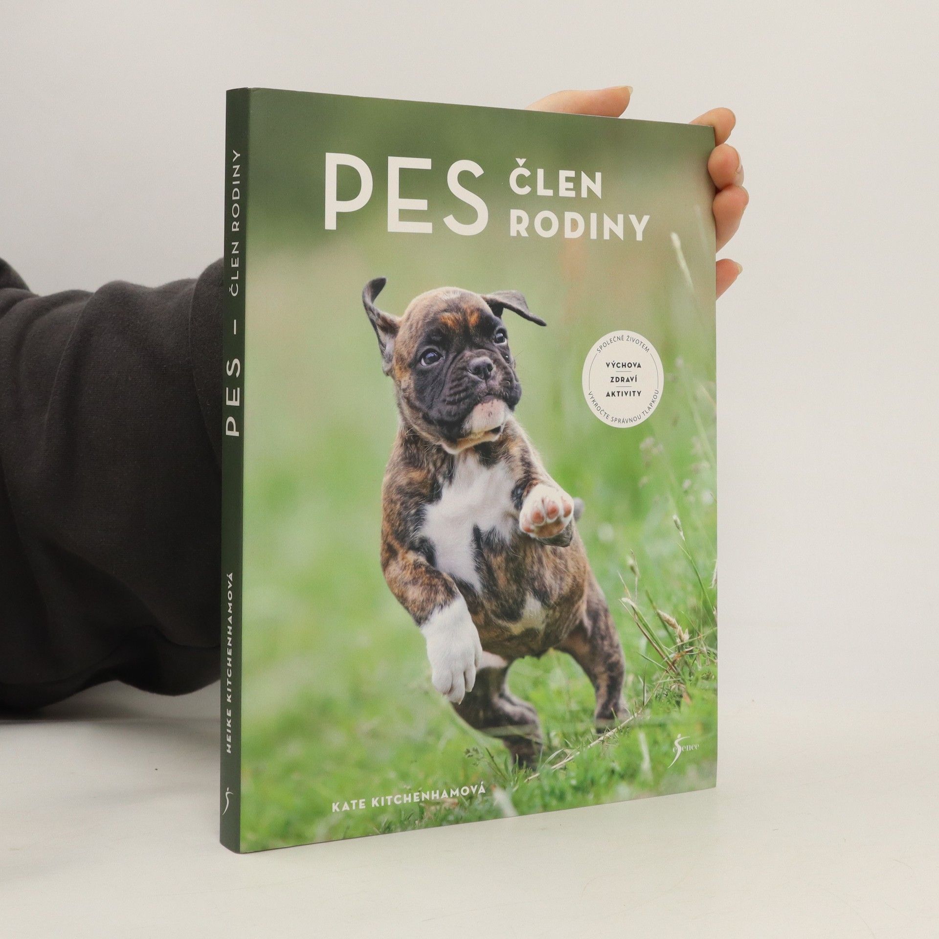Kate Kitchenham Pes: člen rodiny