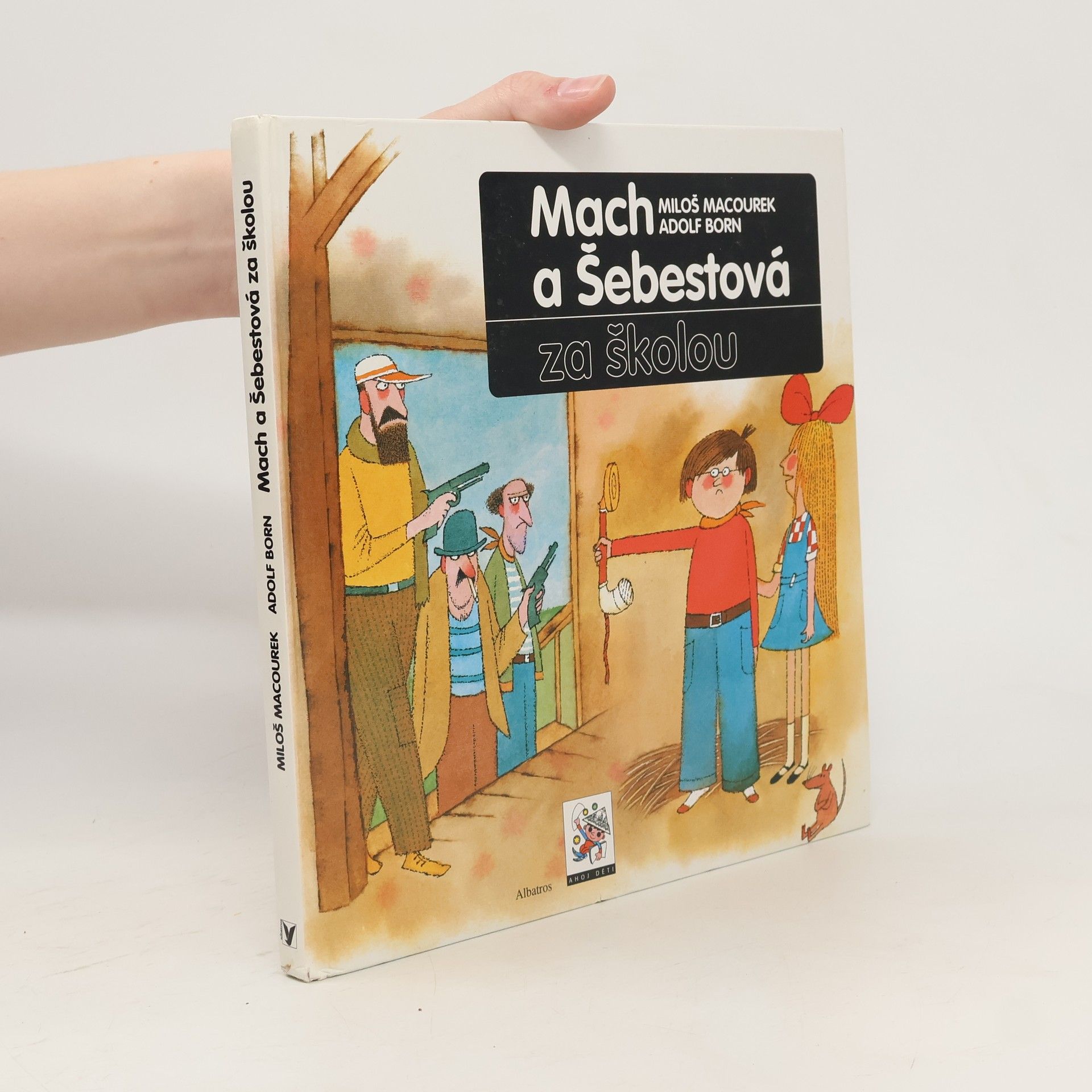 Miloš Macourek Mach a Šebestová za školou