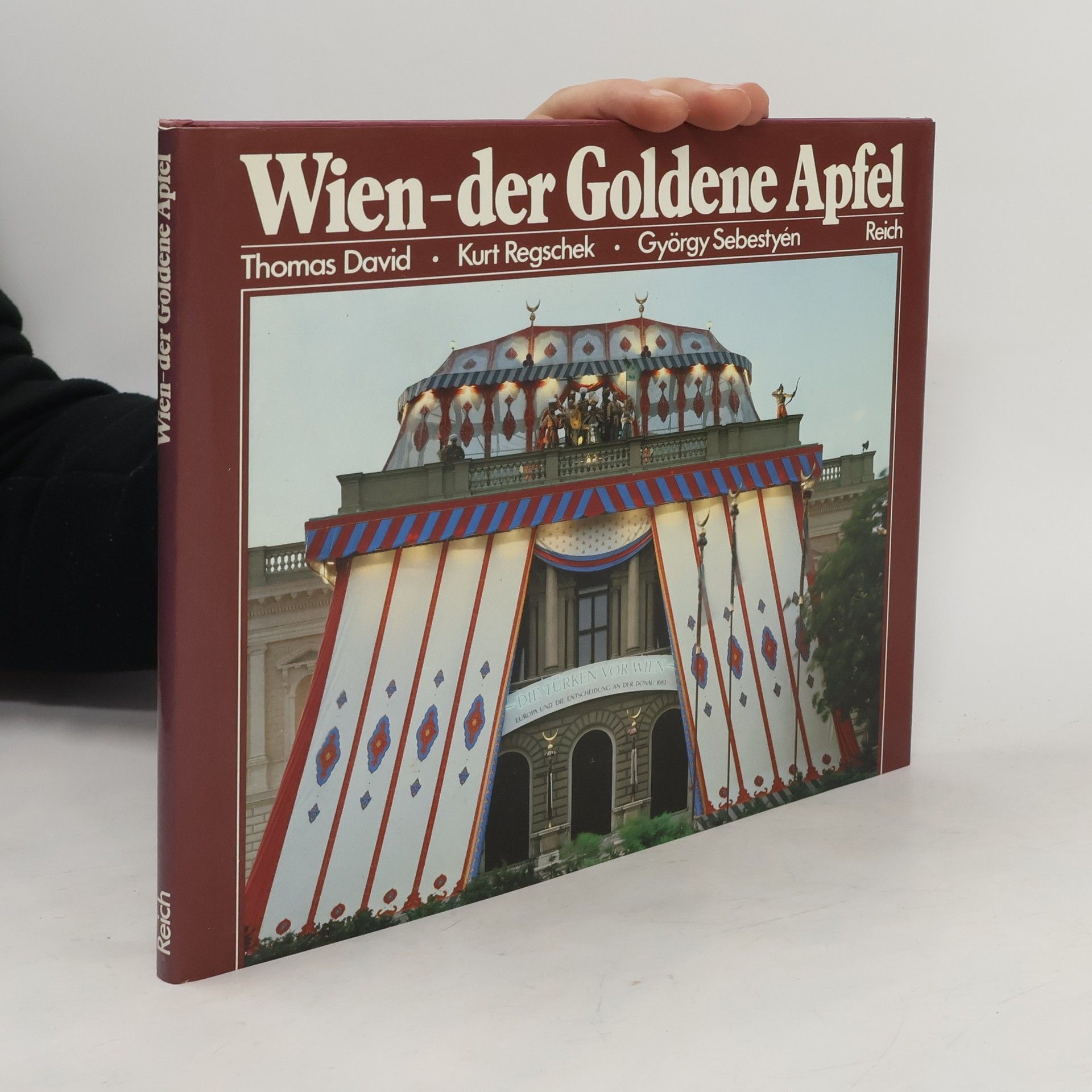 kolektiv Wien, der Goldene Apfel.