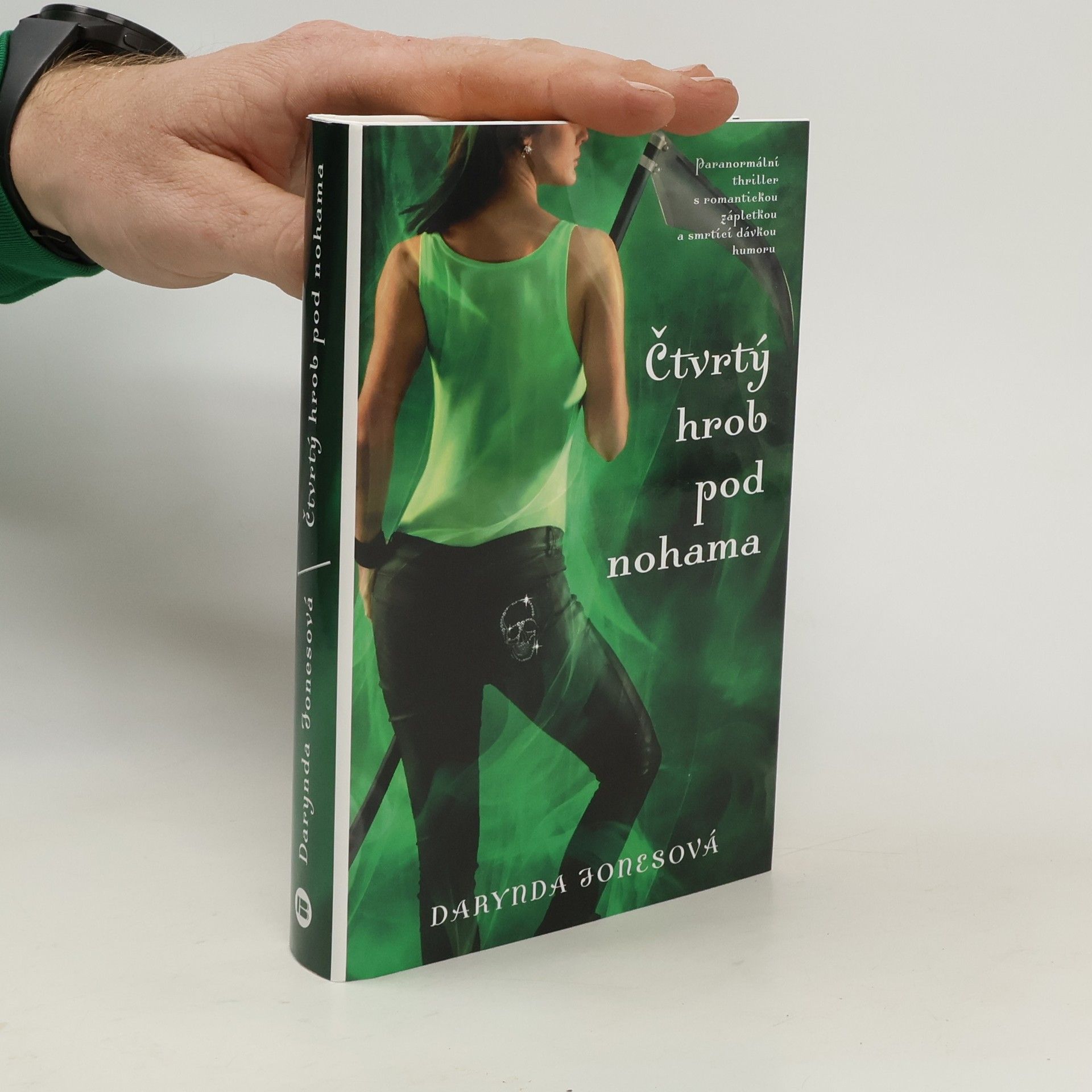 Darynda Jones Čtvrtý hrob pod nohama