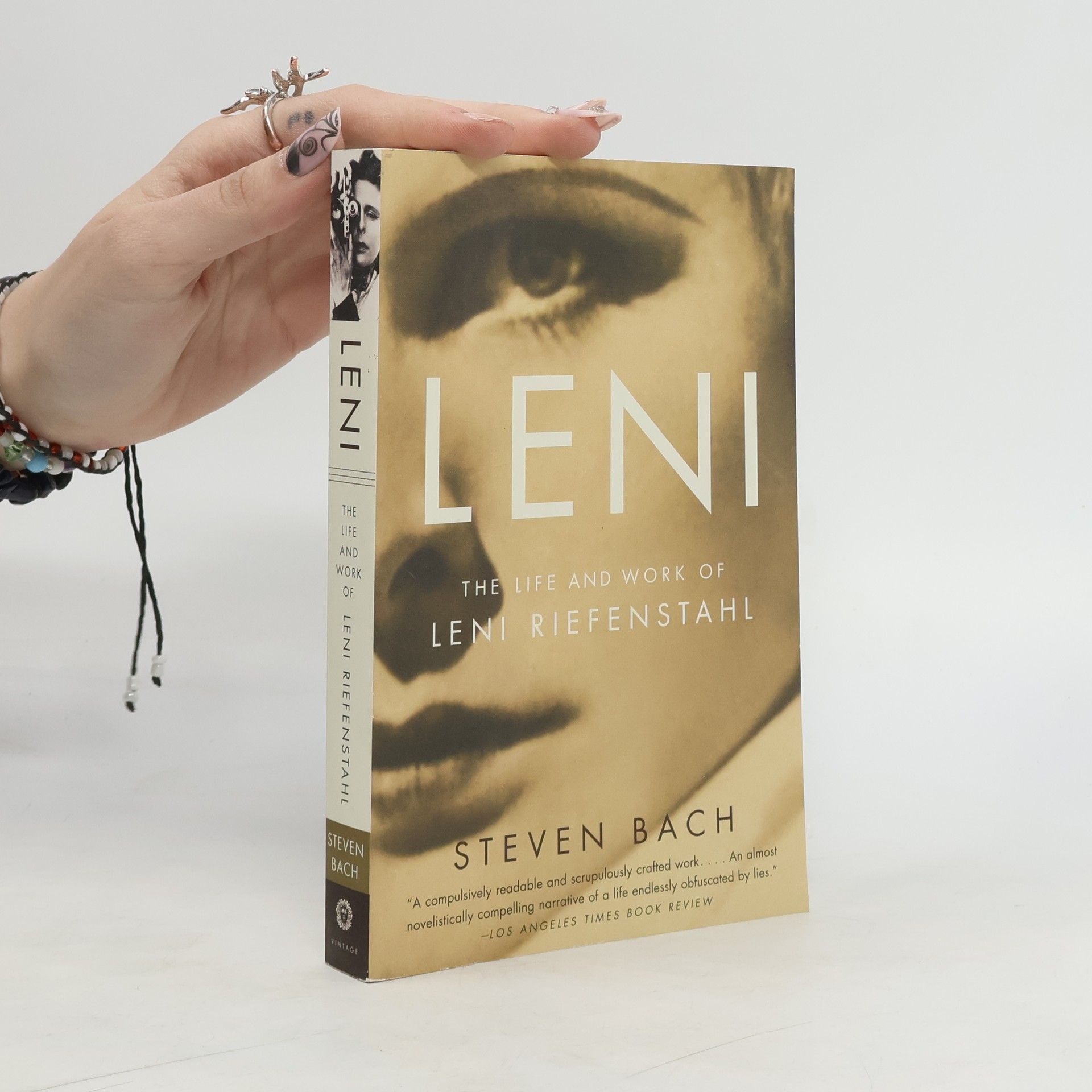 Steven Bach Leni