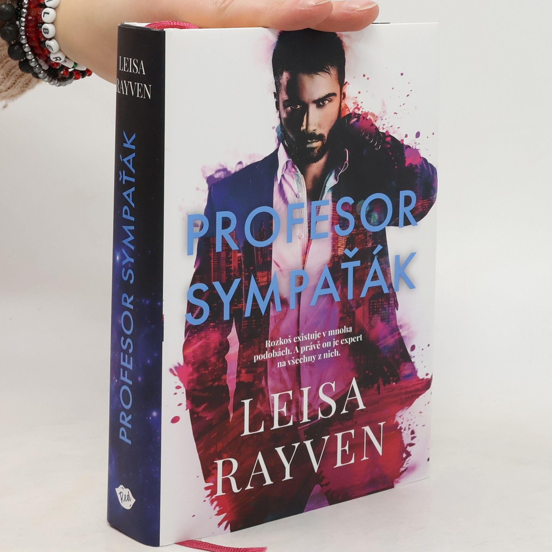 Leisa Rayven Profesor Sympaťák