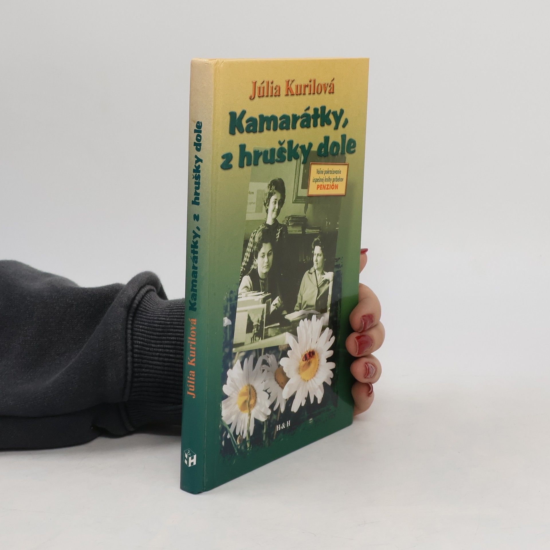 Júlia Kurilová Kamarátky, z hrušky dole