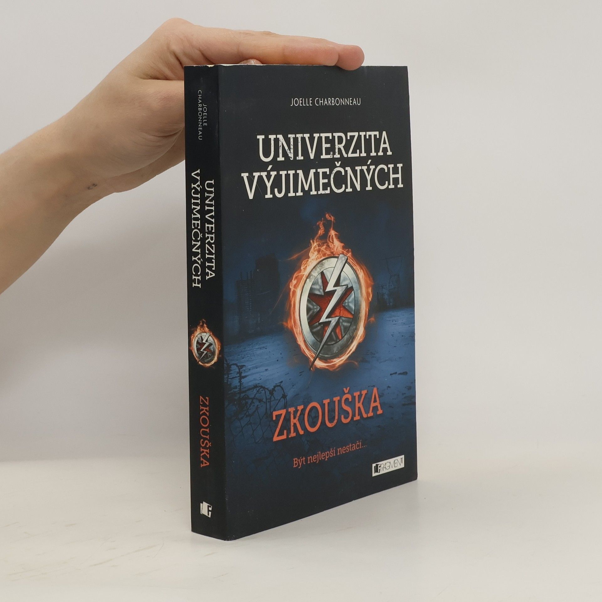 Joelle Charbonneau Univerzita výjimečných. Zkouška