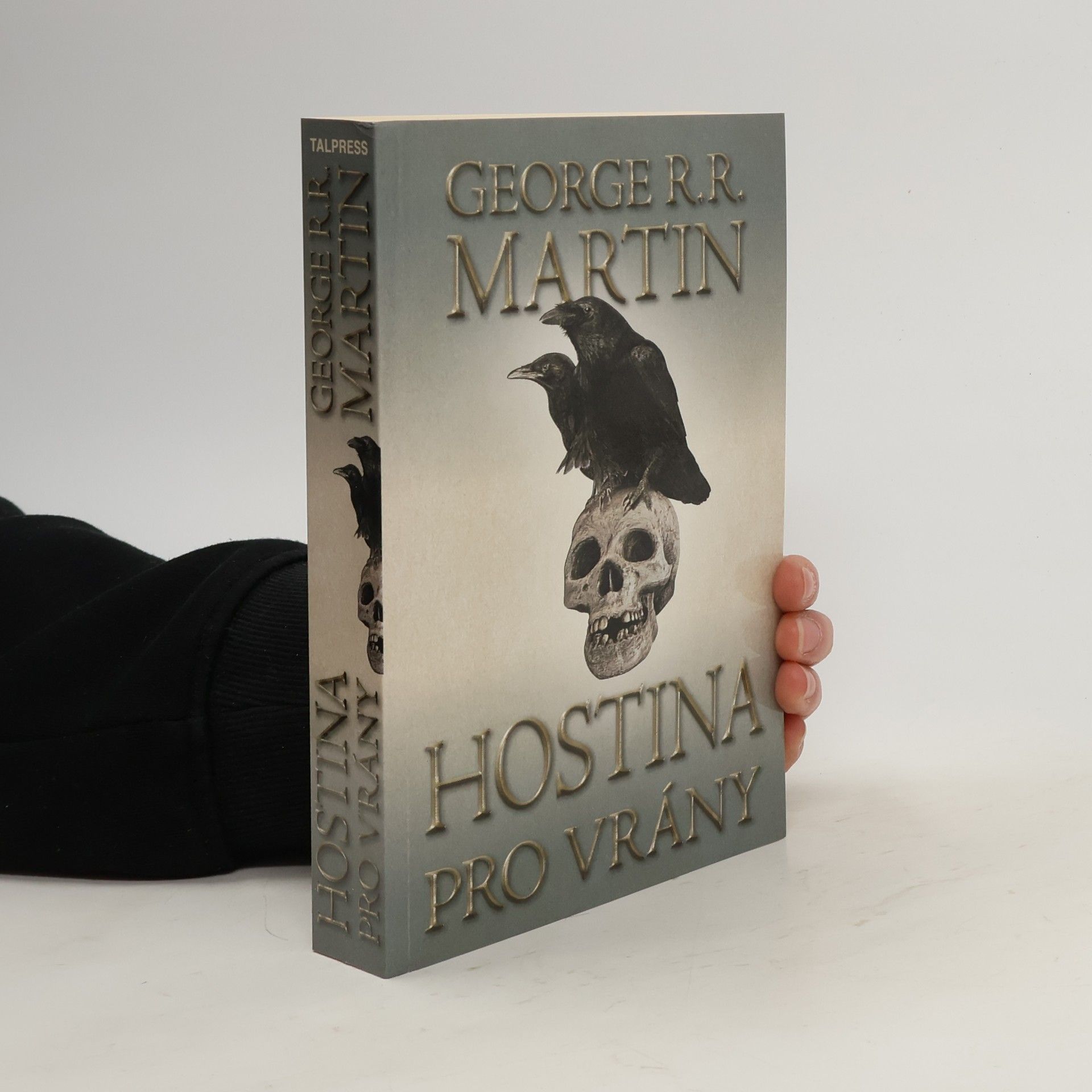 George Raymond Richard Martin Hostina pro vrány. Část první
