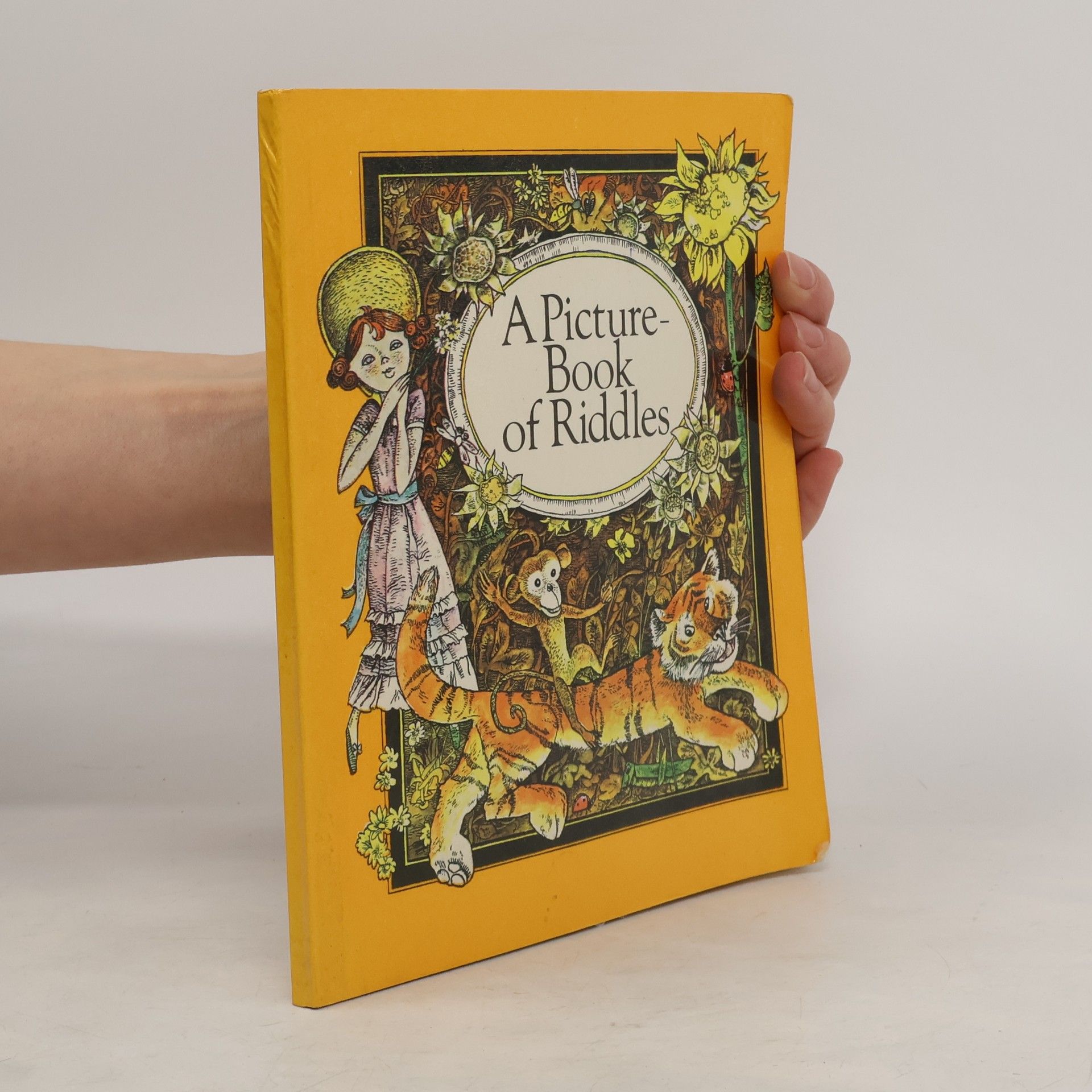 AA.VV. A Picture Book of Riddles