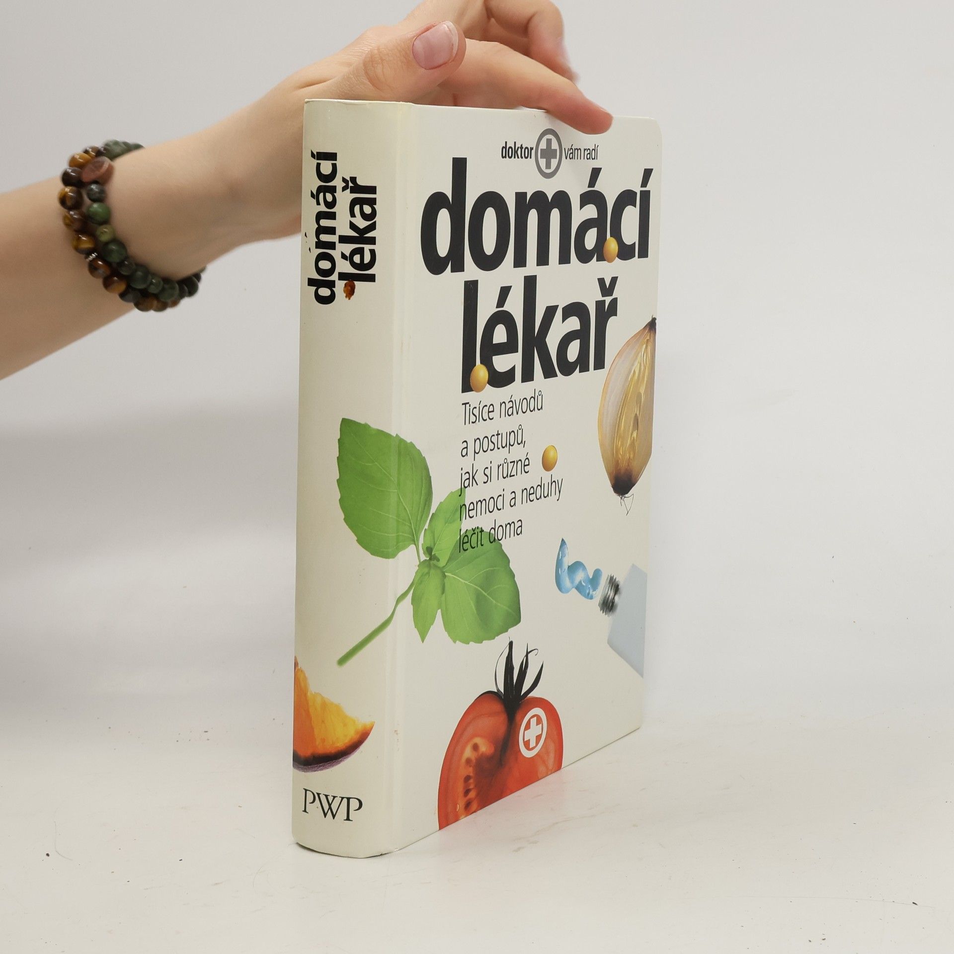 Kolektiv autorů Domácí lékař. Tisíce návodů a postupů, jak si různé nemoci a neduhy léčit doma