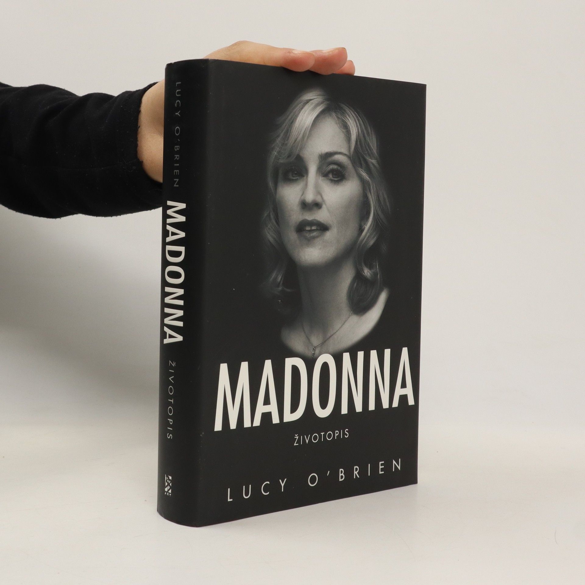 Lucy OBrien Madonna. Životopis