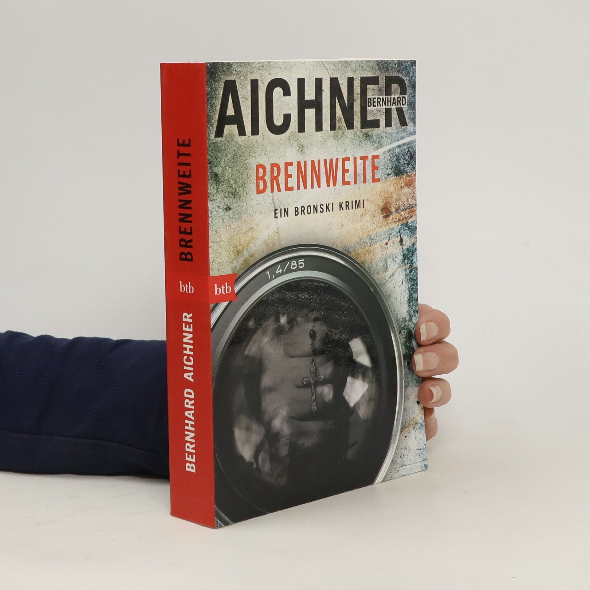 Bernhard Aichner Brennweite