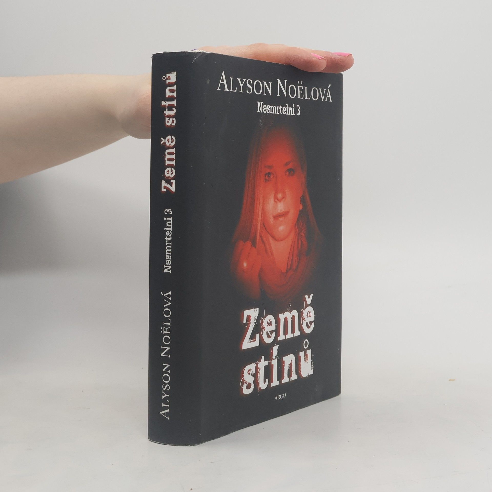 Alyson Noël Země stínů. Nesmrtelní 3