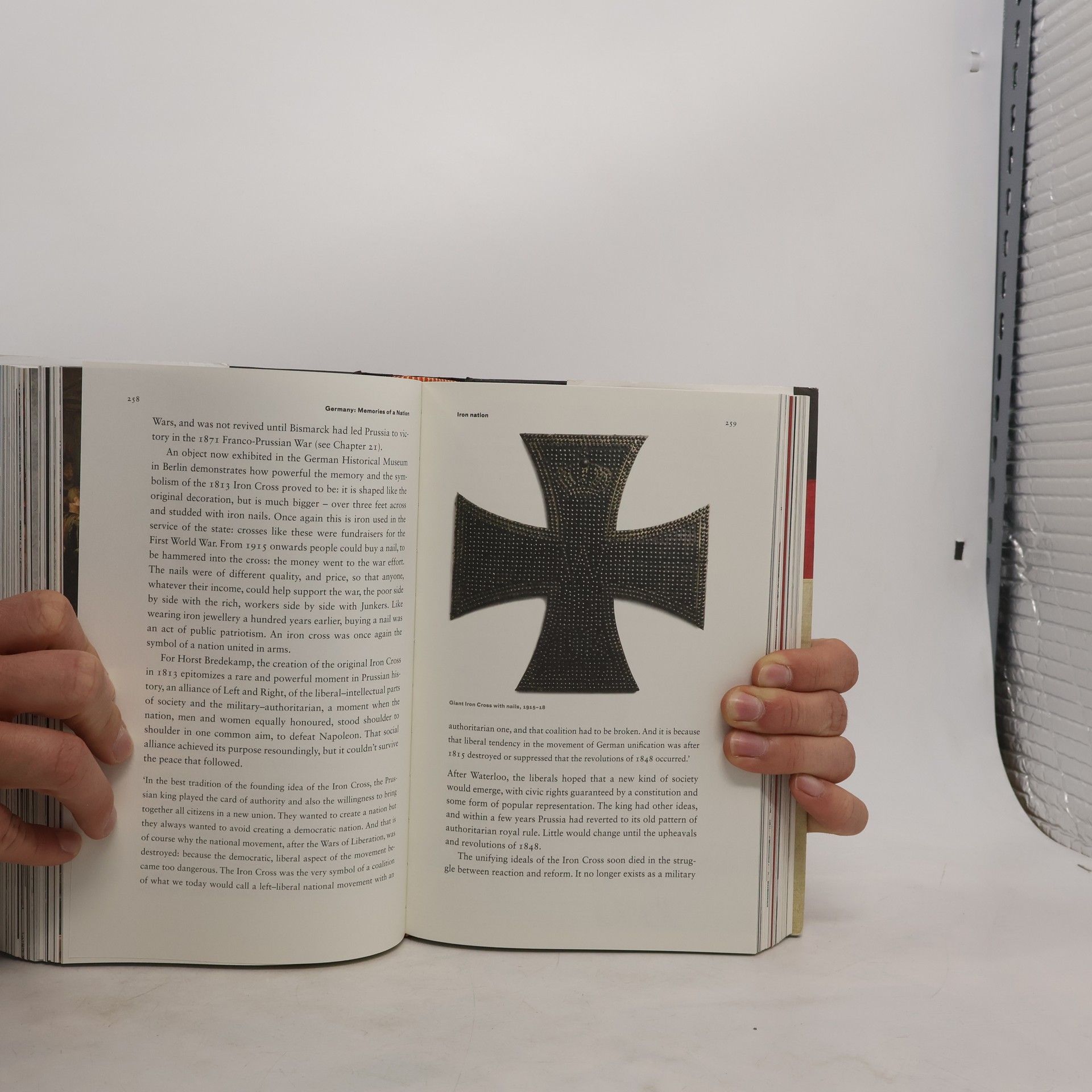 Neil MacGregor Germany : memories of a nation